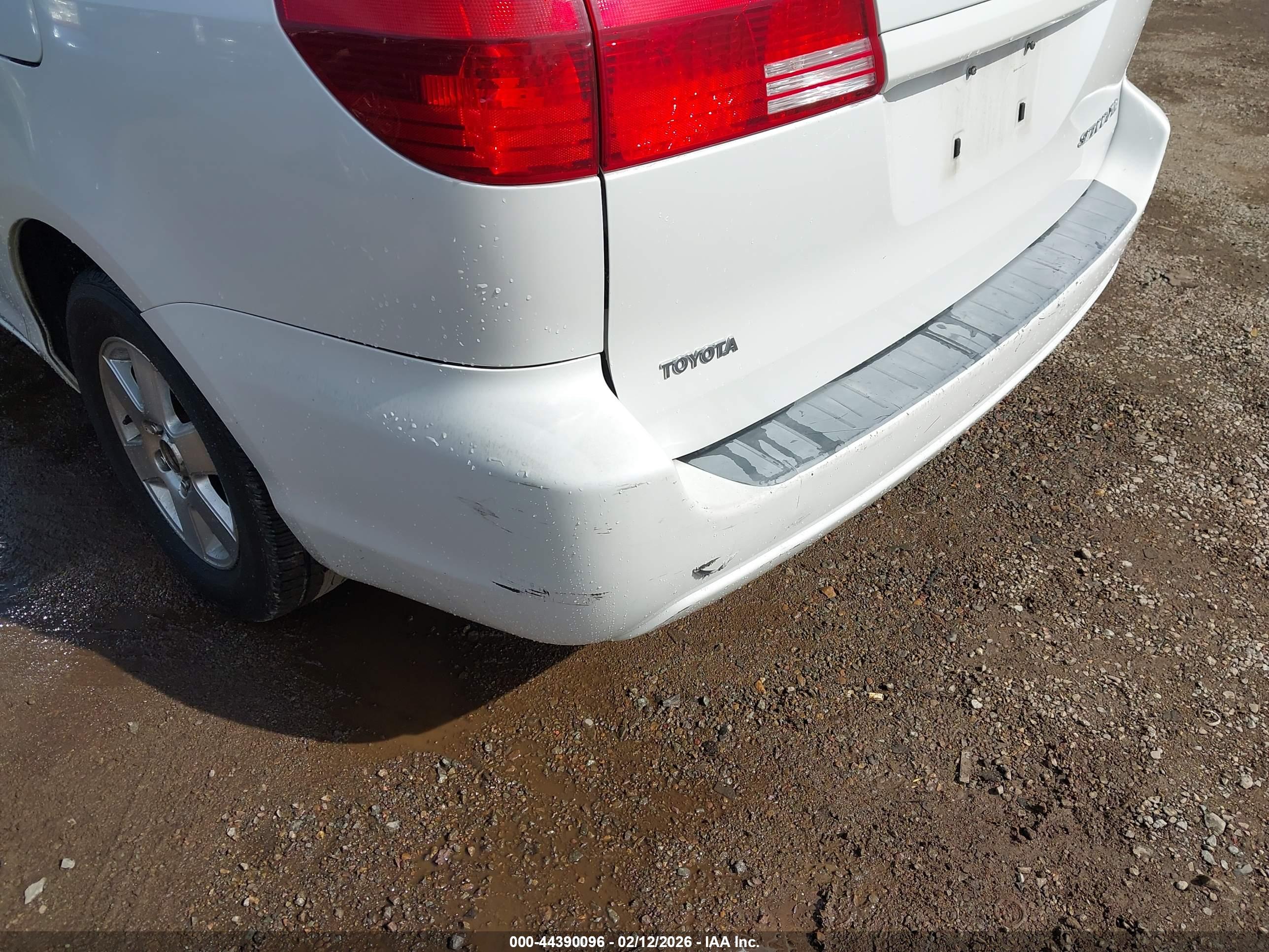 TOYOTA SIENNA image 6