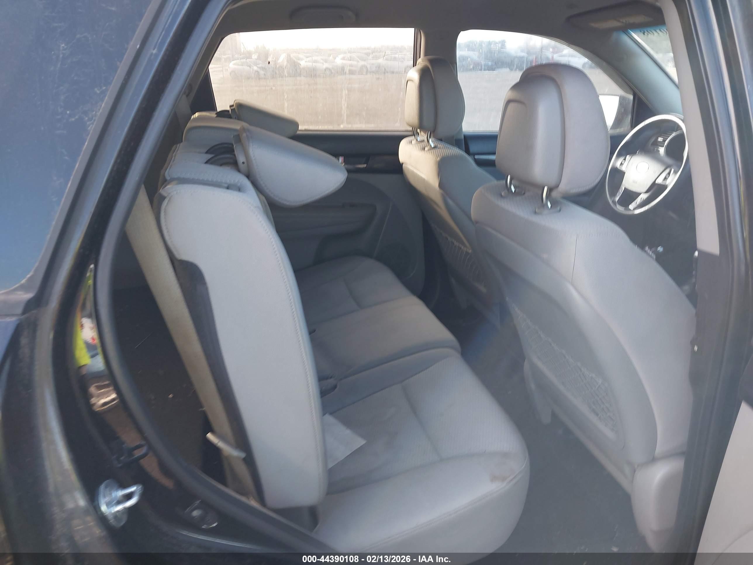 KIA SORENTO image 8