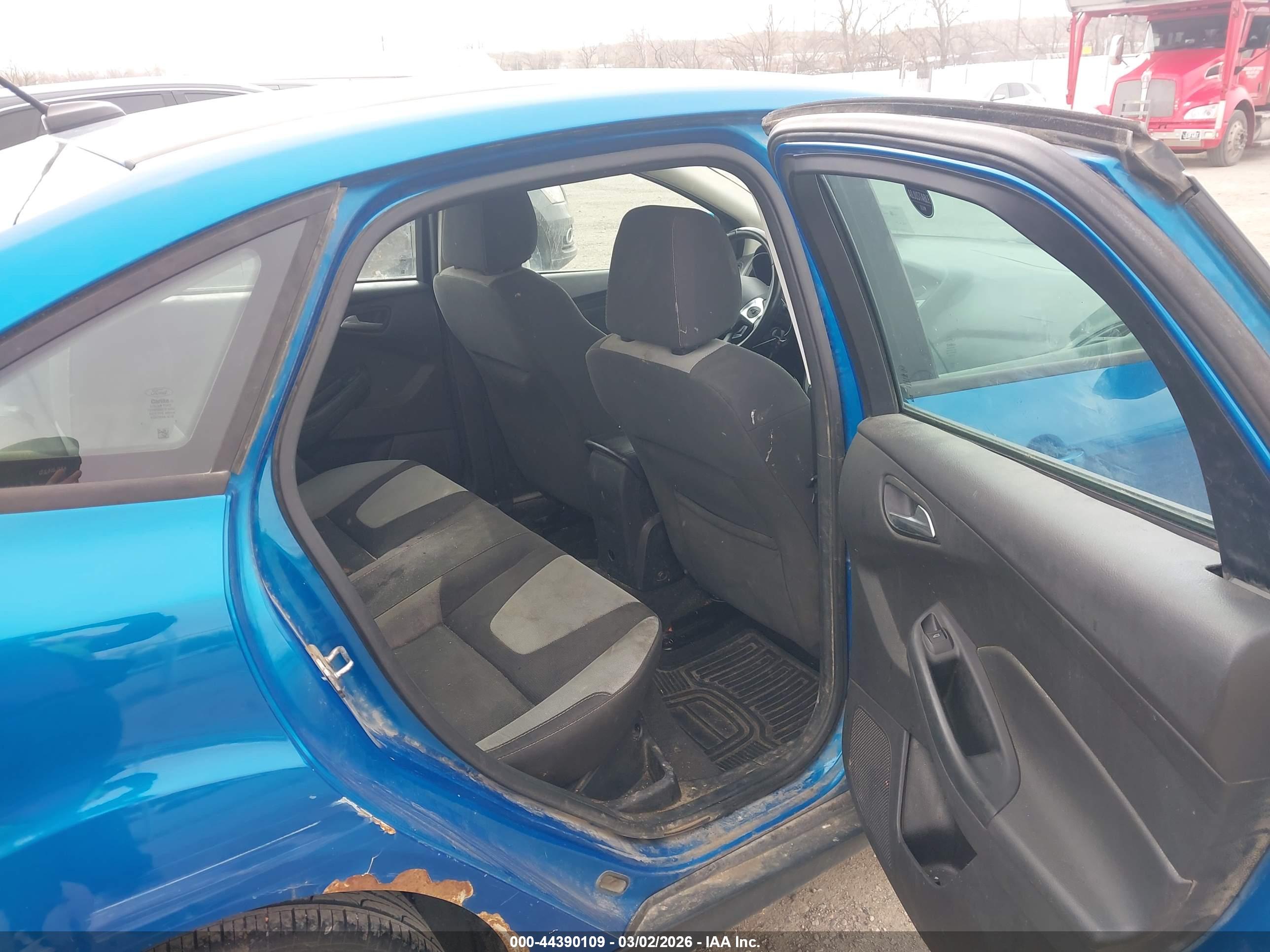 FORD FOCUS image 8