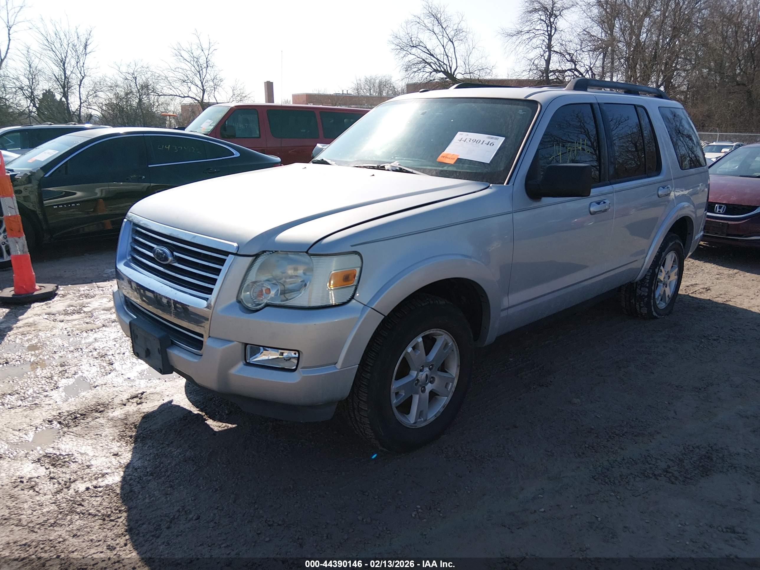 FORD EXPLORER image 2