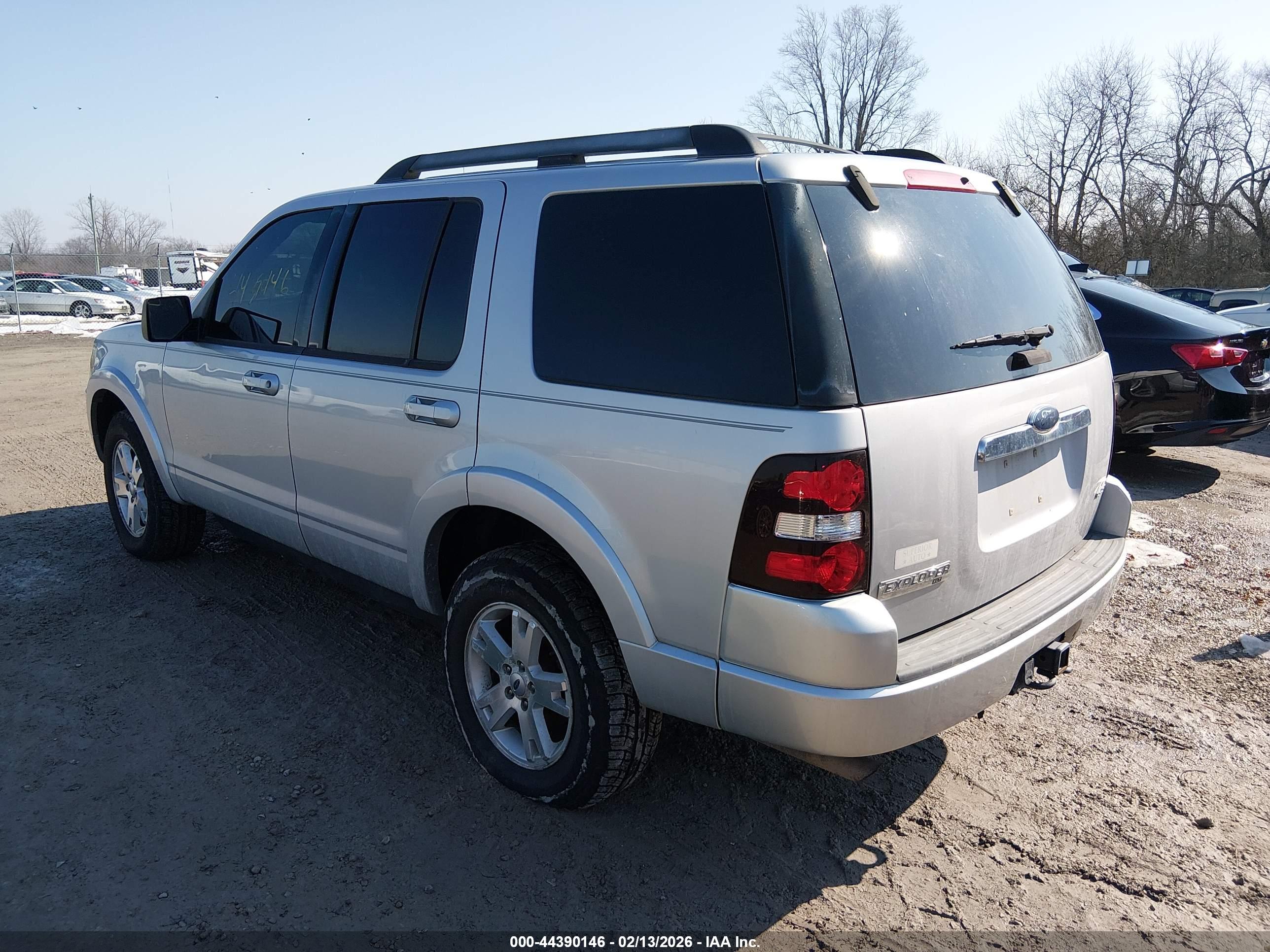 FORD EXPLORER image 3
