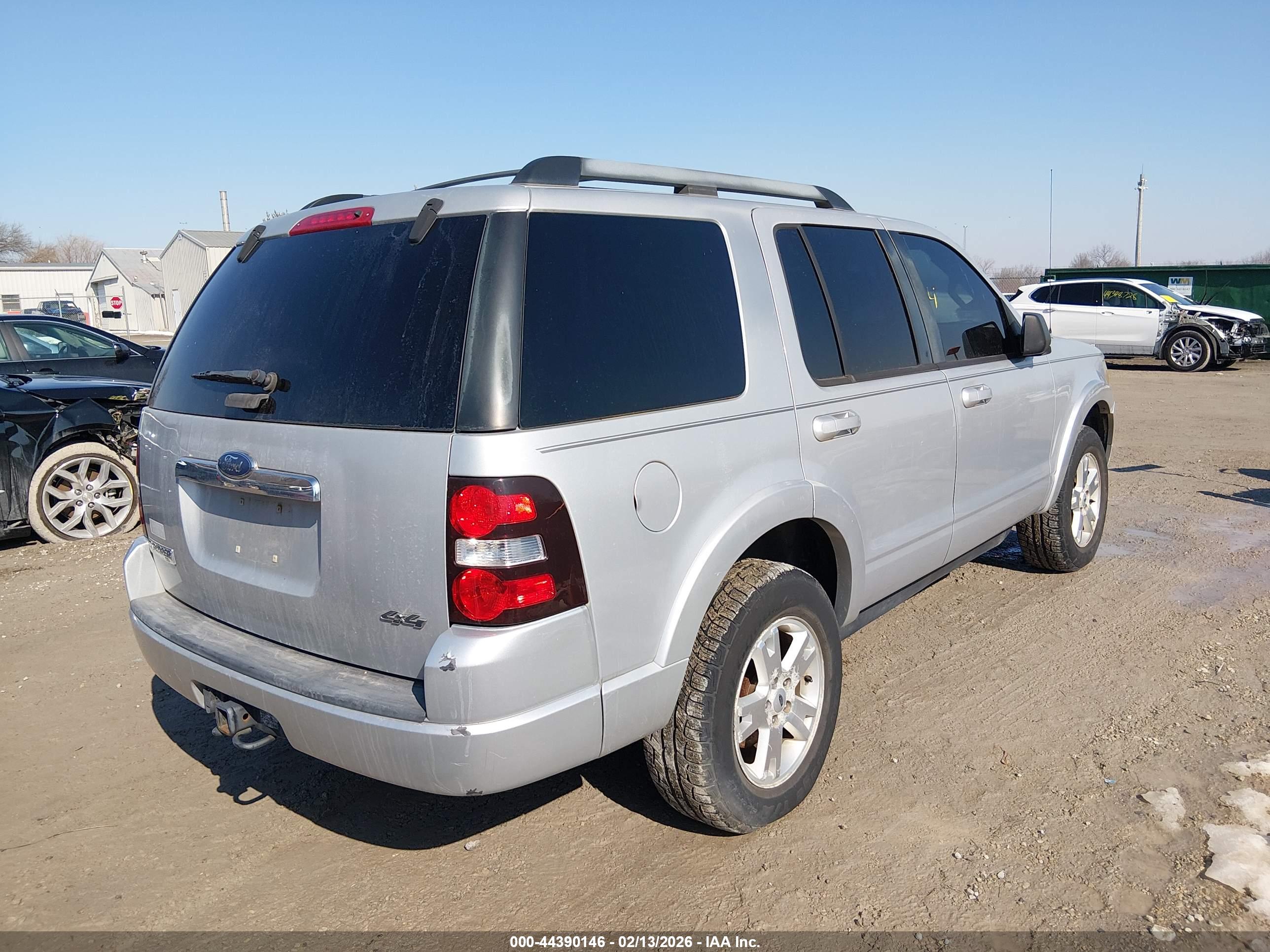 FORD EXPLORER image 4