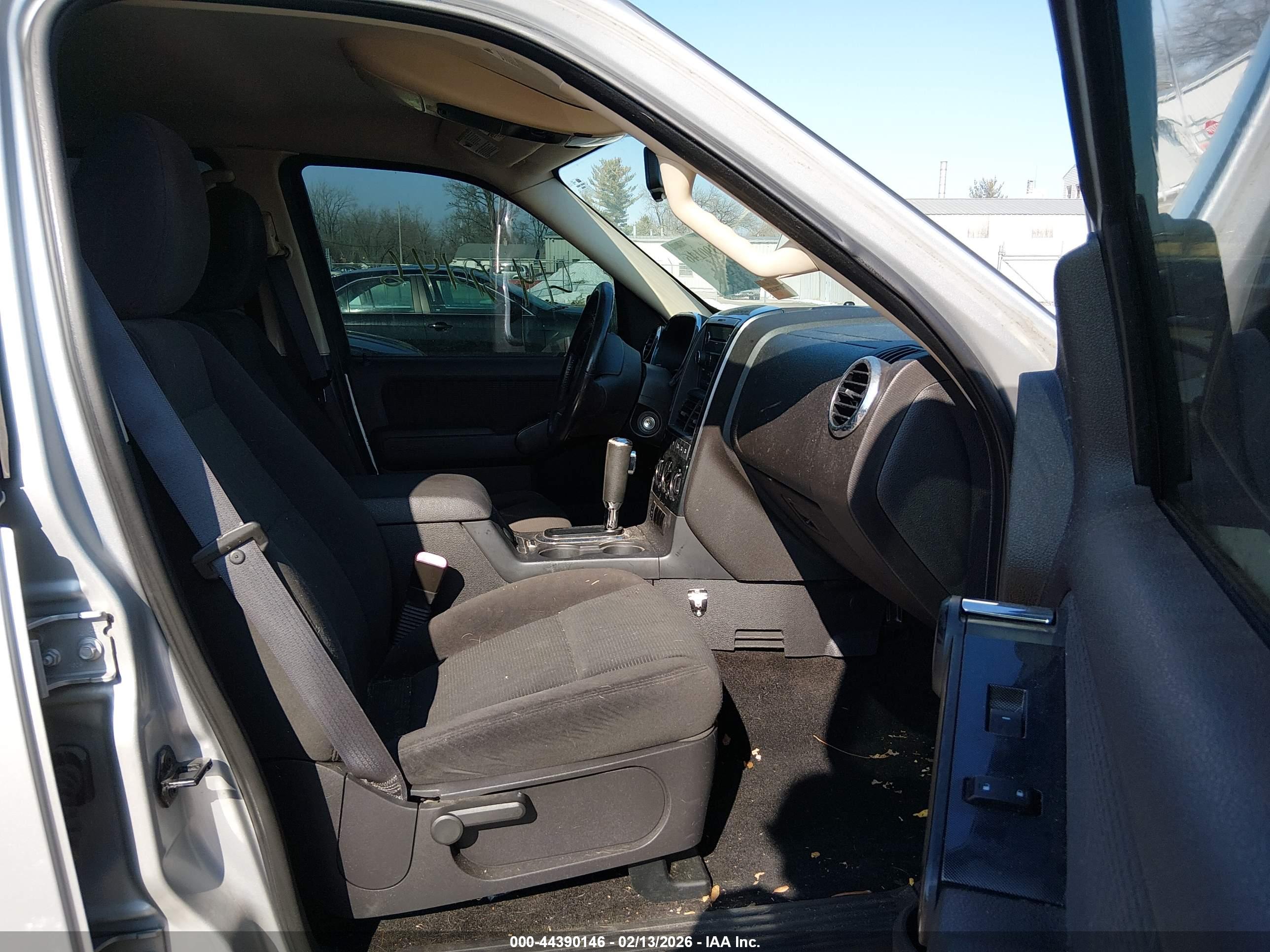 FORD EXPLORER image 5
