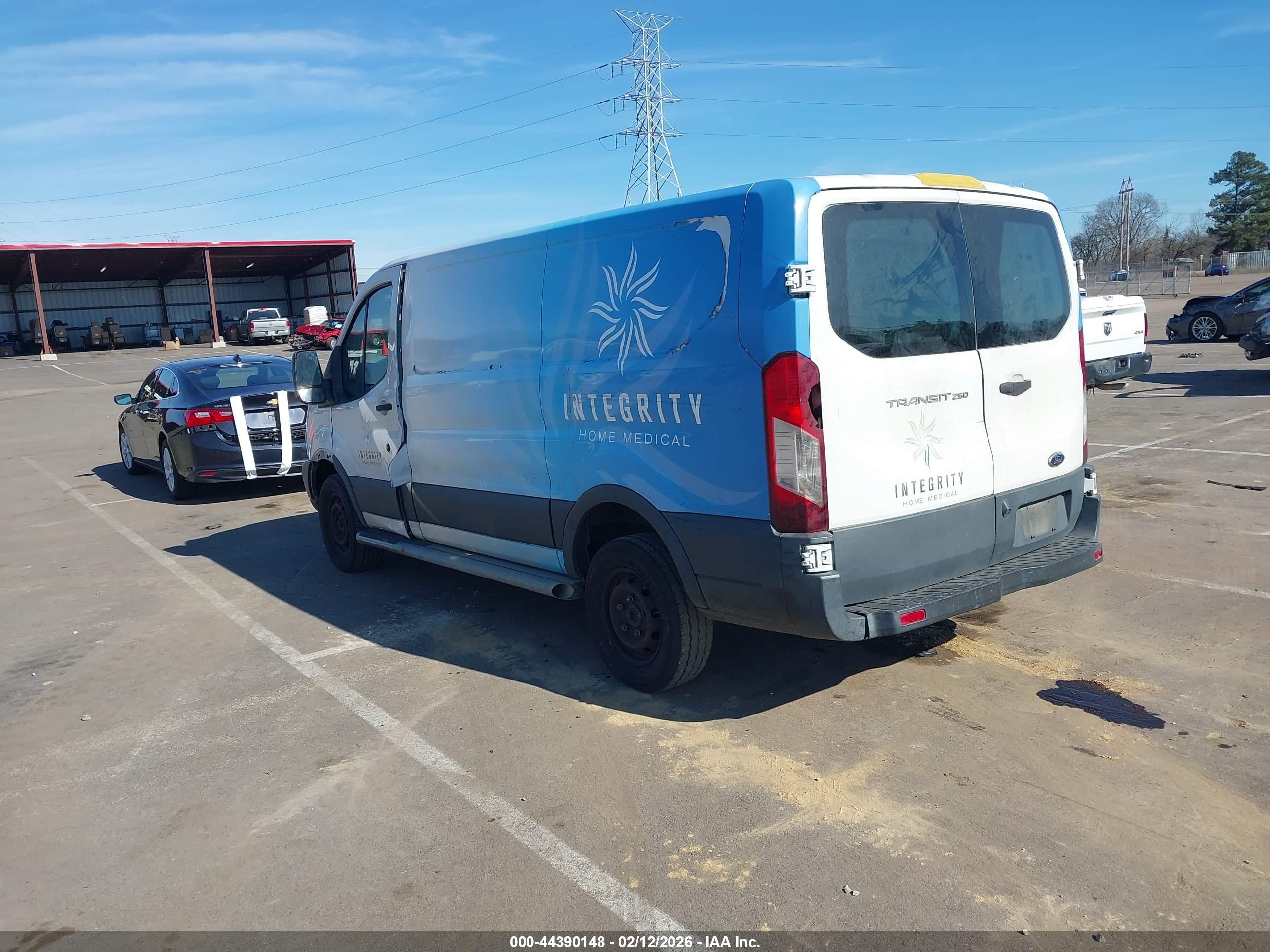 FORD TRANSIT-250 image 3
