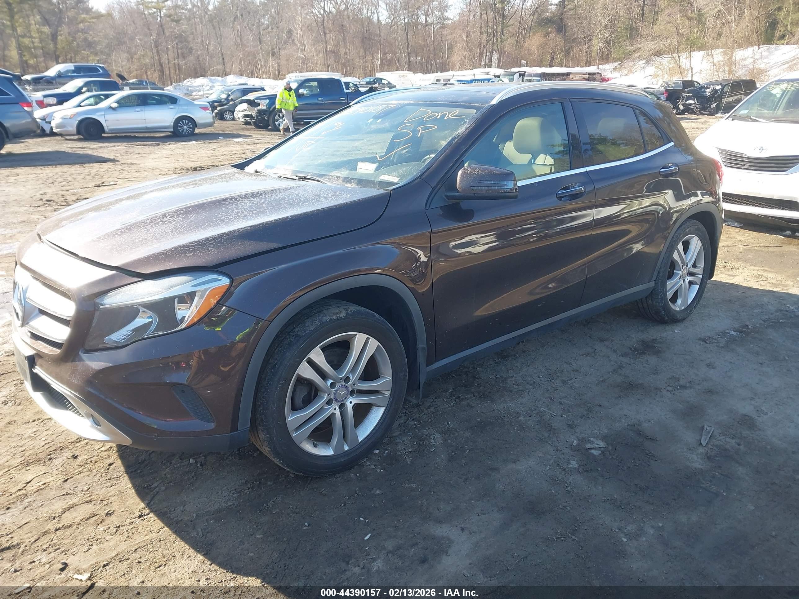 MERCEDES-BENZ GLA image 2