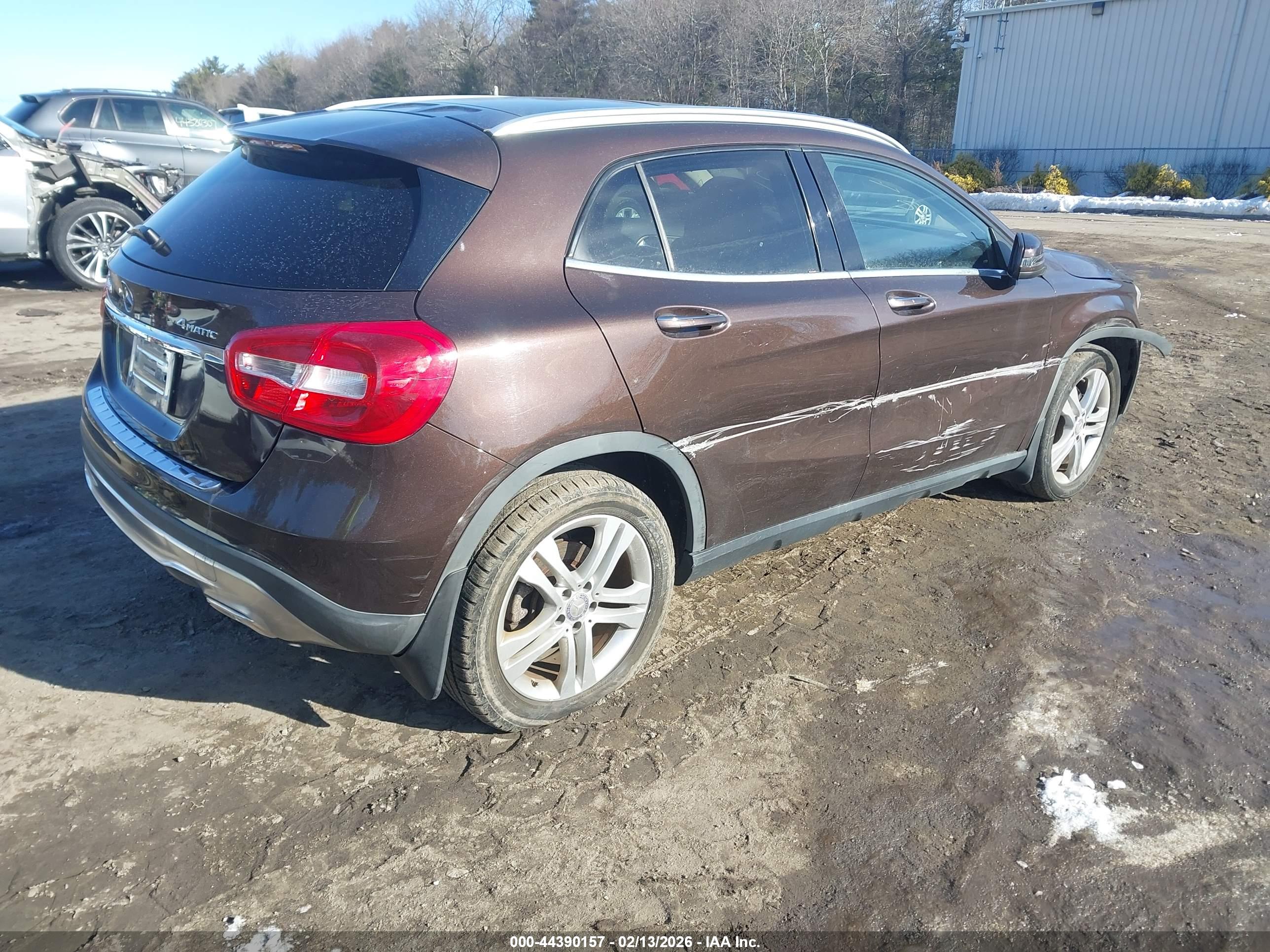 MERCEDES-BENZ GLA image 4