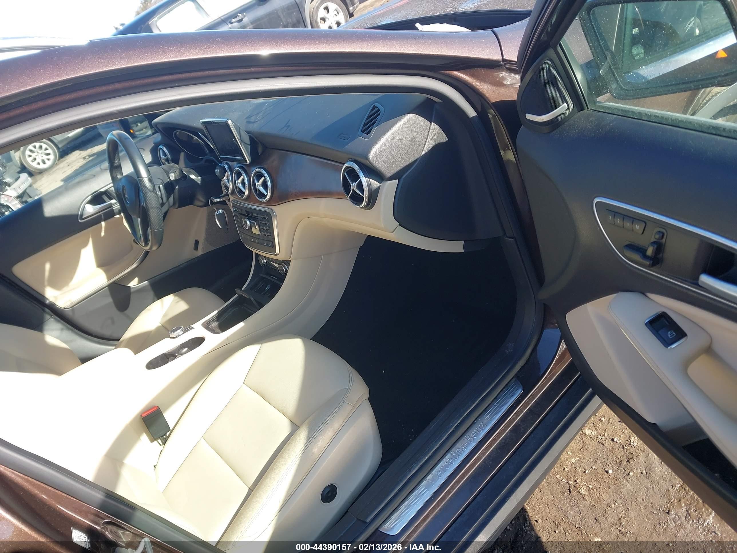 MERCEDES-BENZ GLA image 5