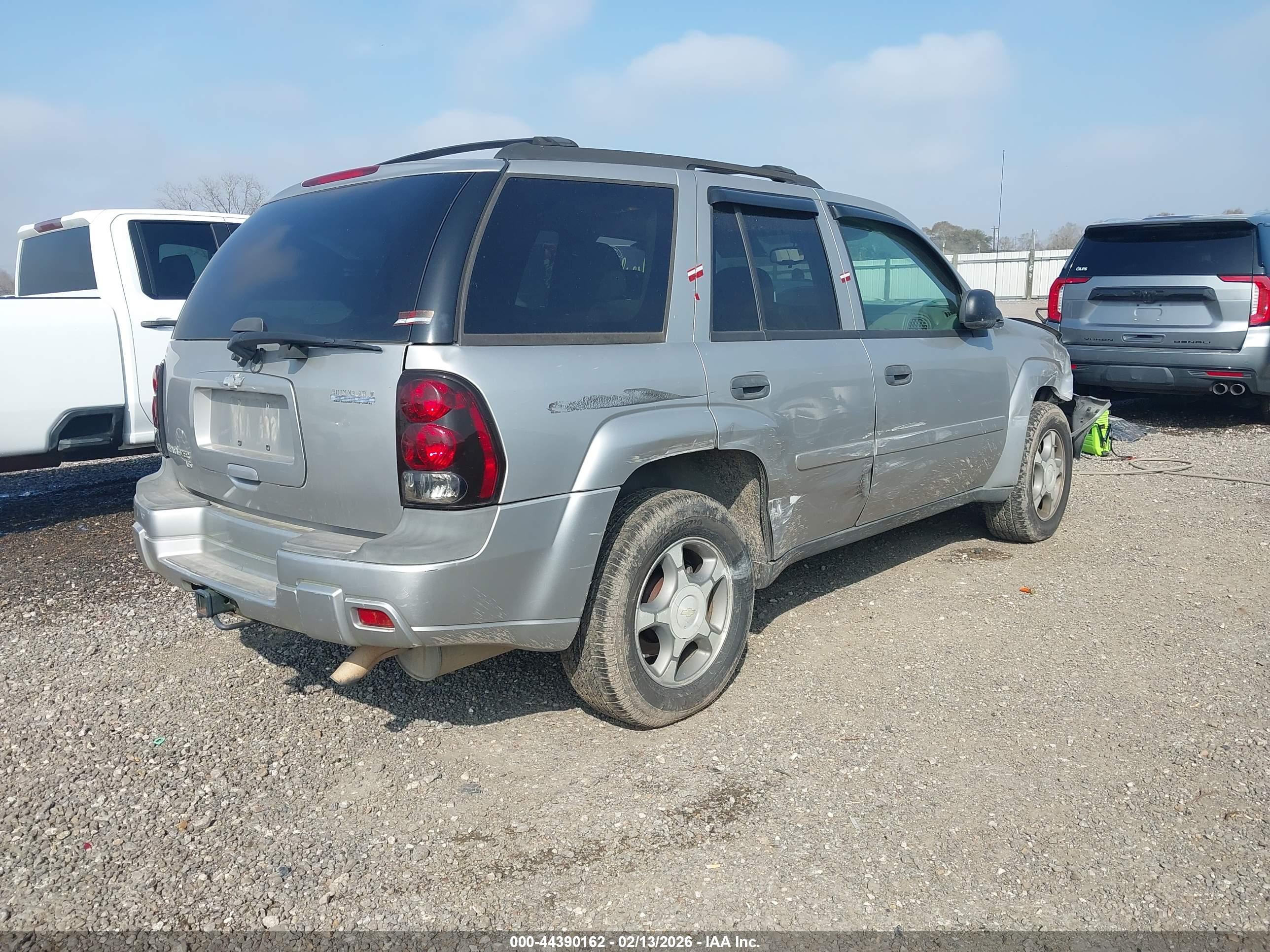 CHEVROLET TRAILBLAZER image 4