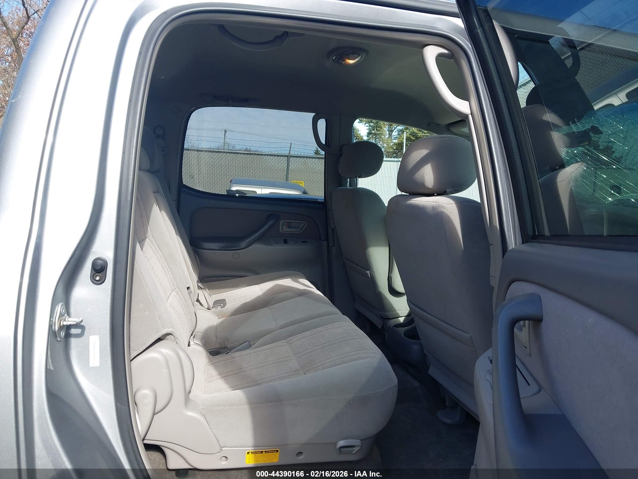 TOYOTA TUNDRA image 8