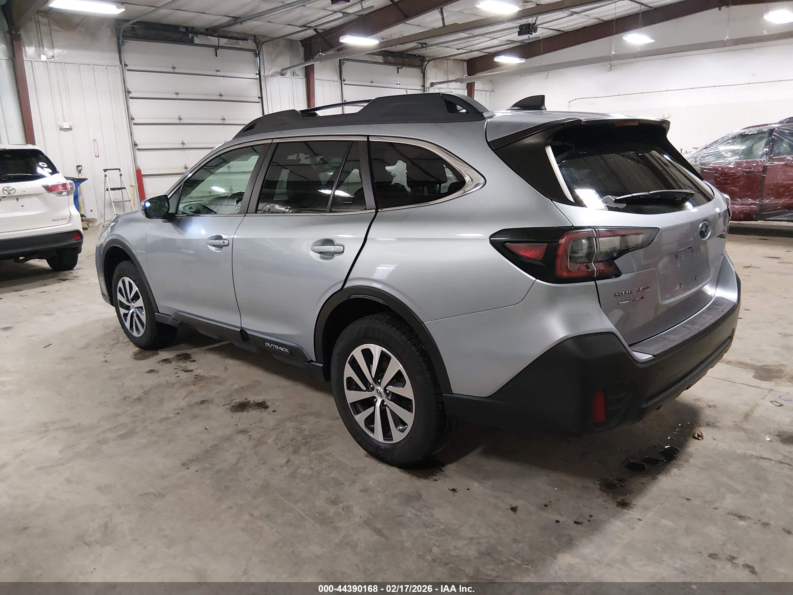 SUBARU OUTBACK image 3