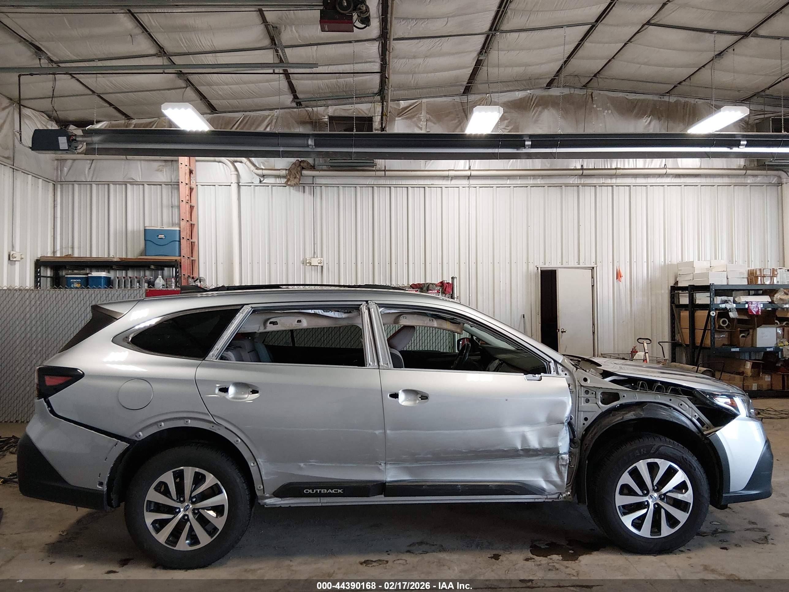 SUBARU OUTBACK image 6
