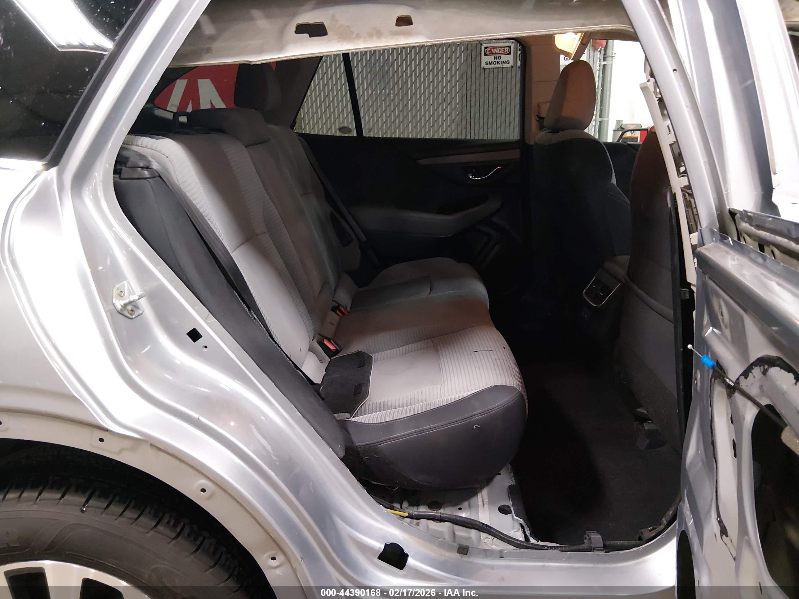 SUBARU OUTBACK image 8