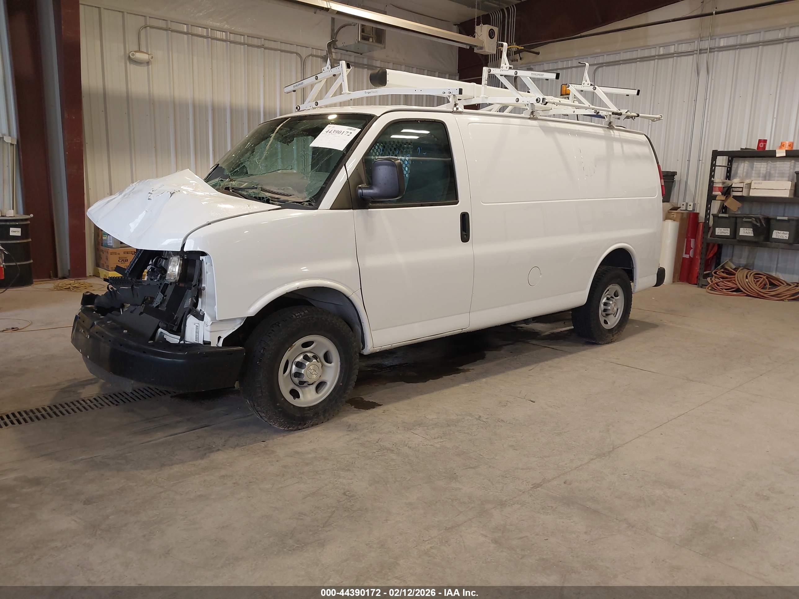 CHEVROLET EXPRESS image 2