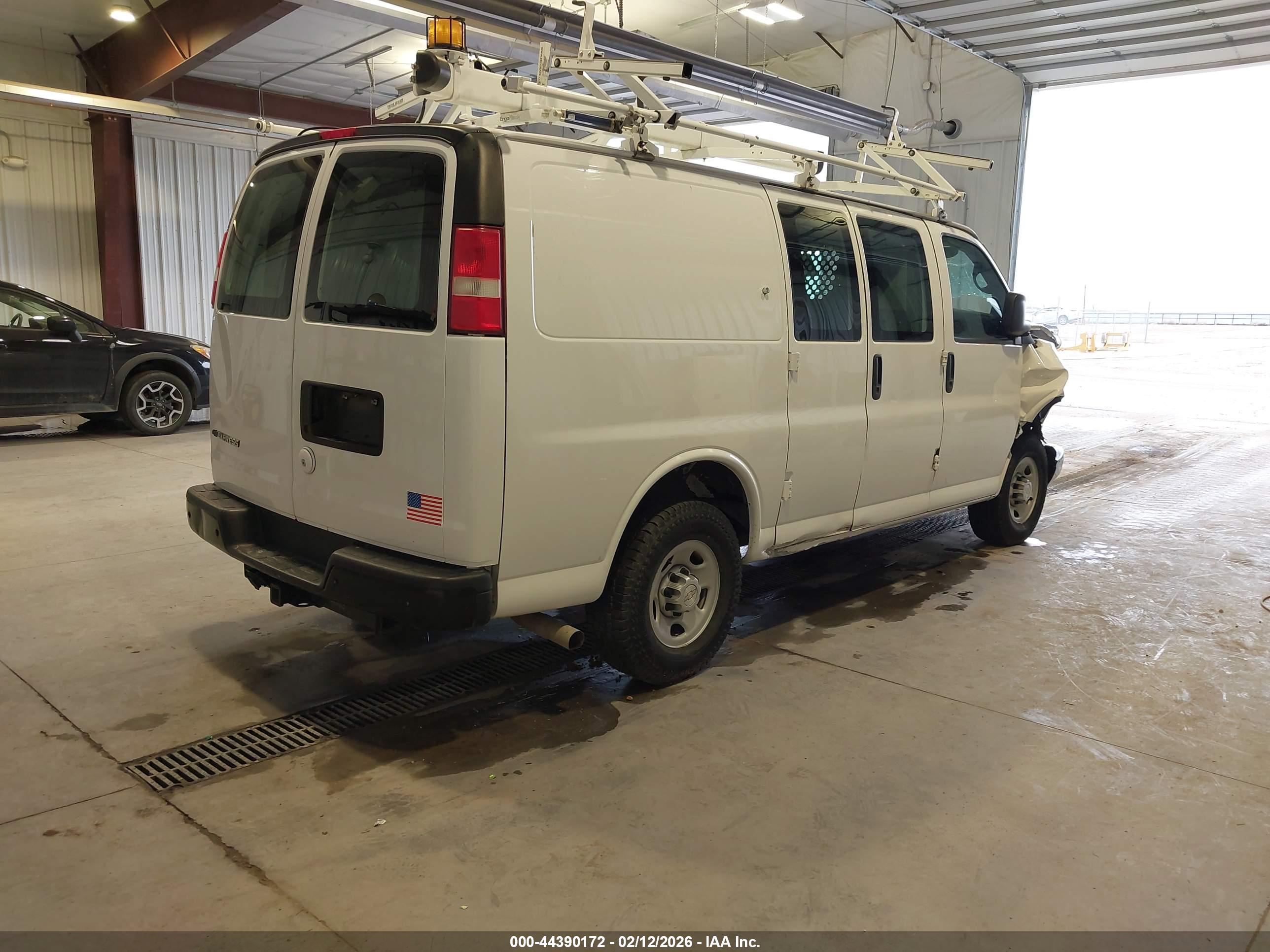 CHEVROLET EXPRESS image 4
