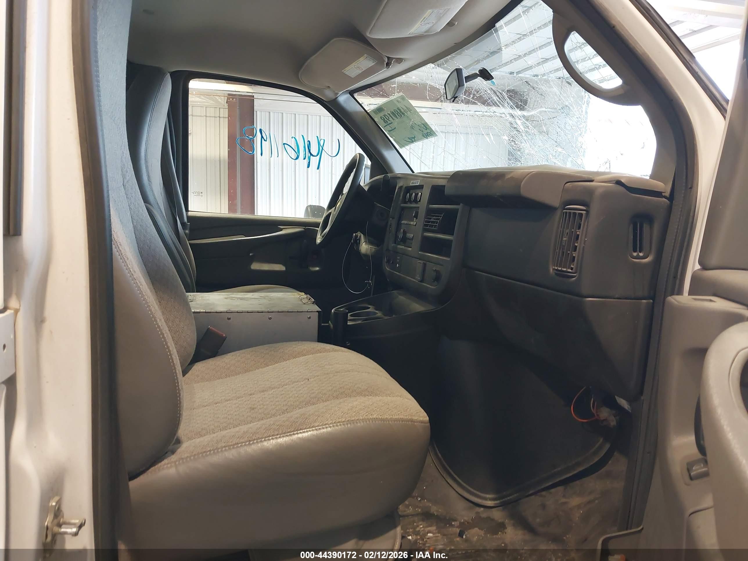 CHEVROLET EXPRESS image 5