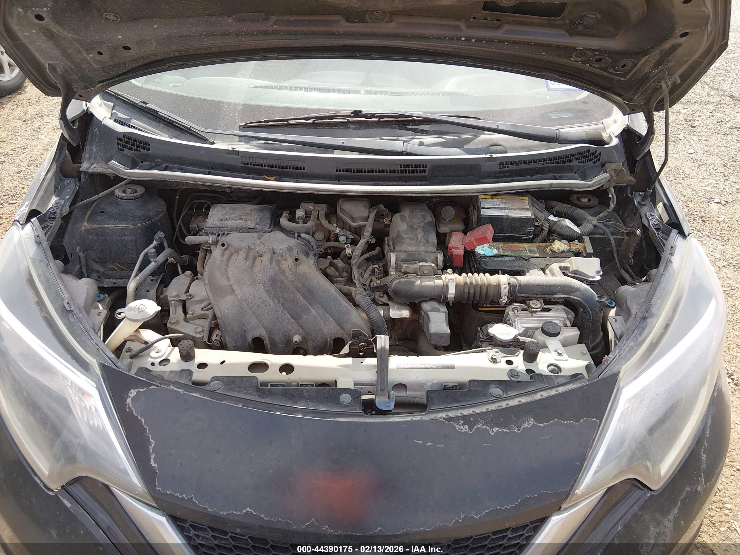 NISSAN VERSA image 10
