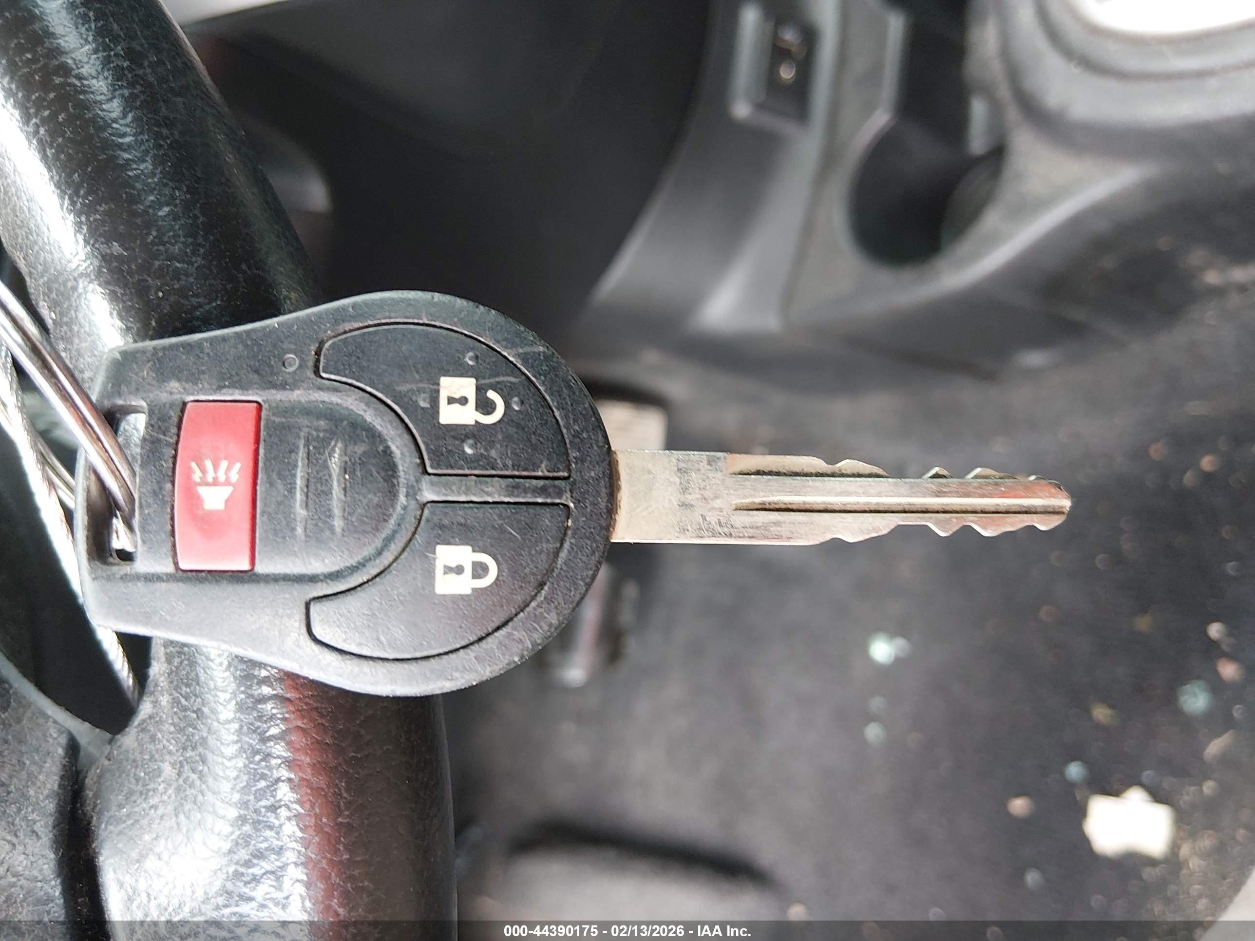 NISSAN VERSA image 11