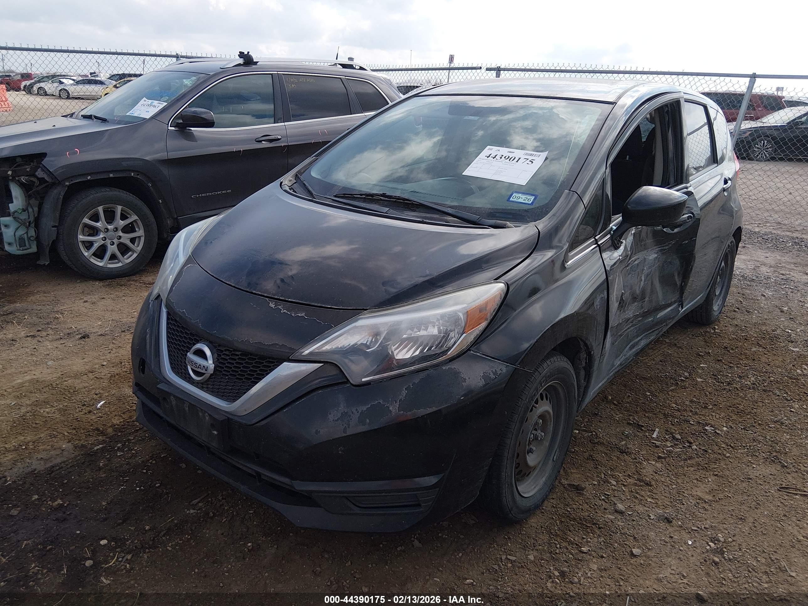 NISSAN VERSA image 2