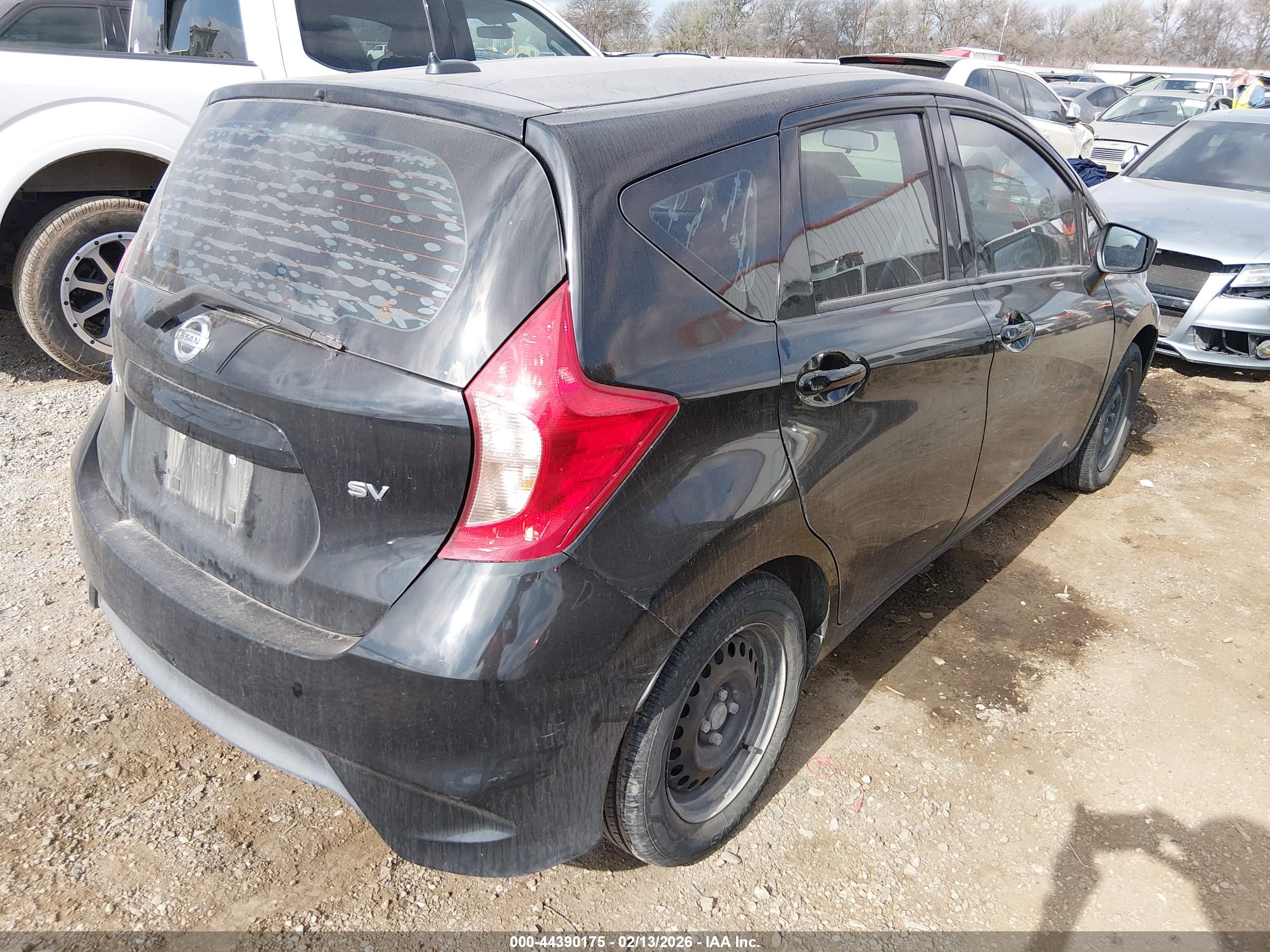 NISSAN VERSA image 4