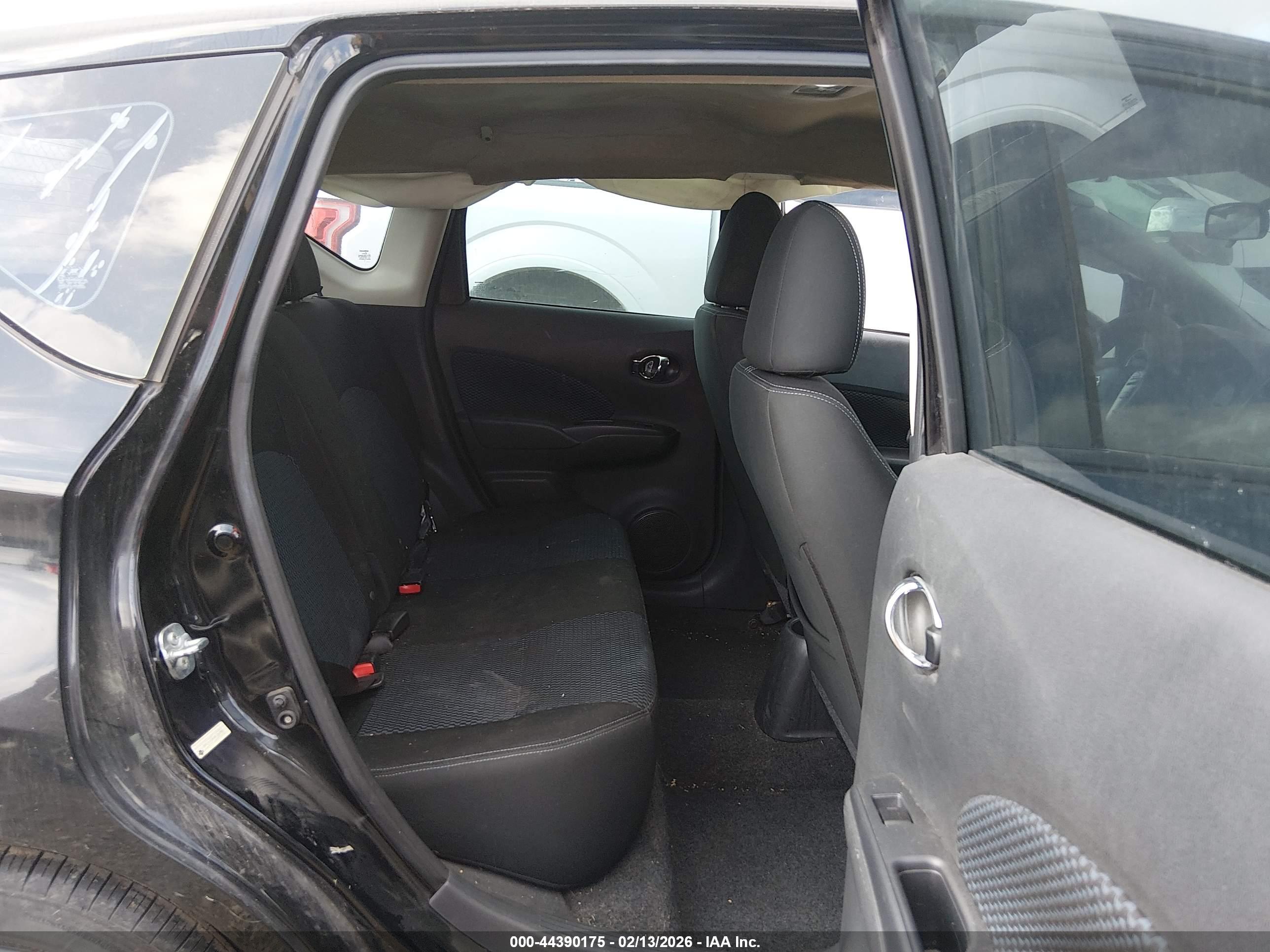NISSAN VERSA image 8