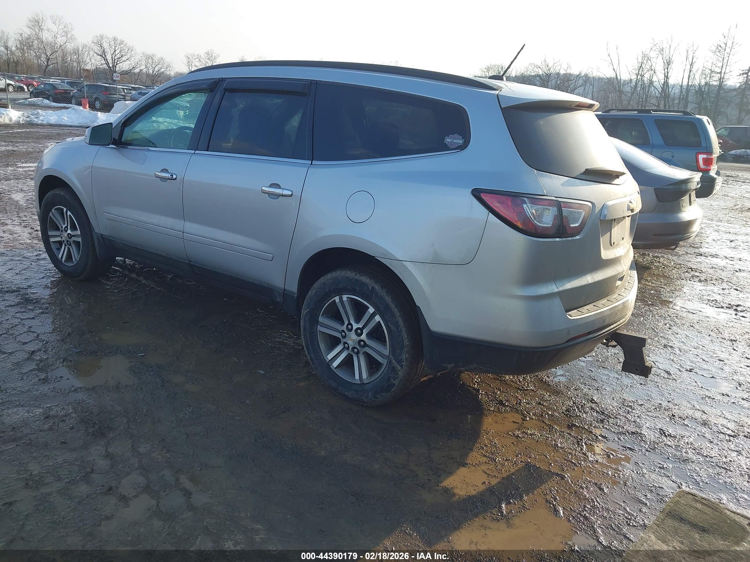 CHEVROLET TRAVERSE image 3