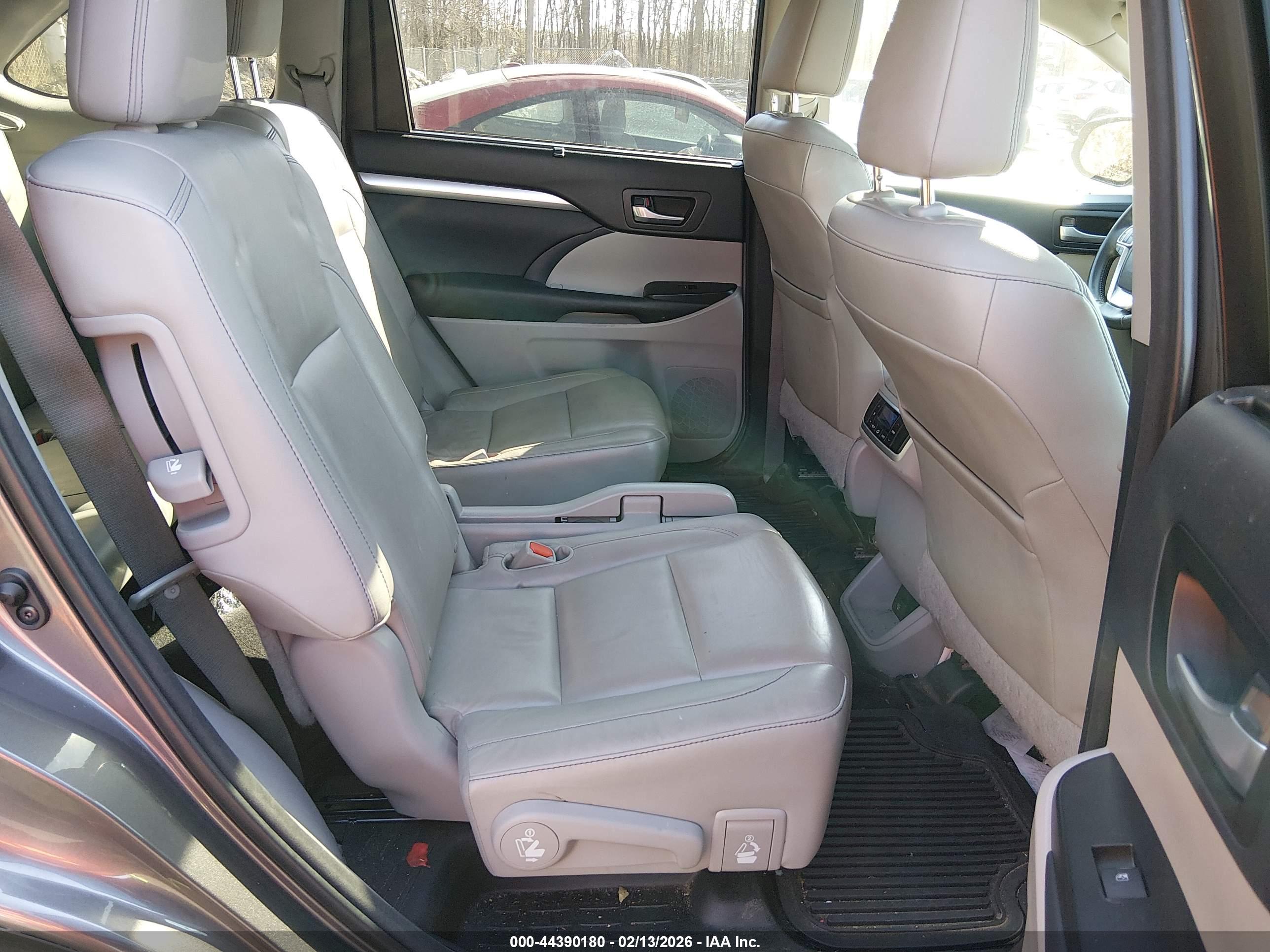 TOYOTA HIGHLANDER image 8