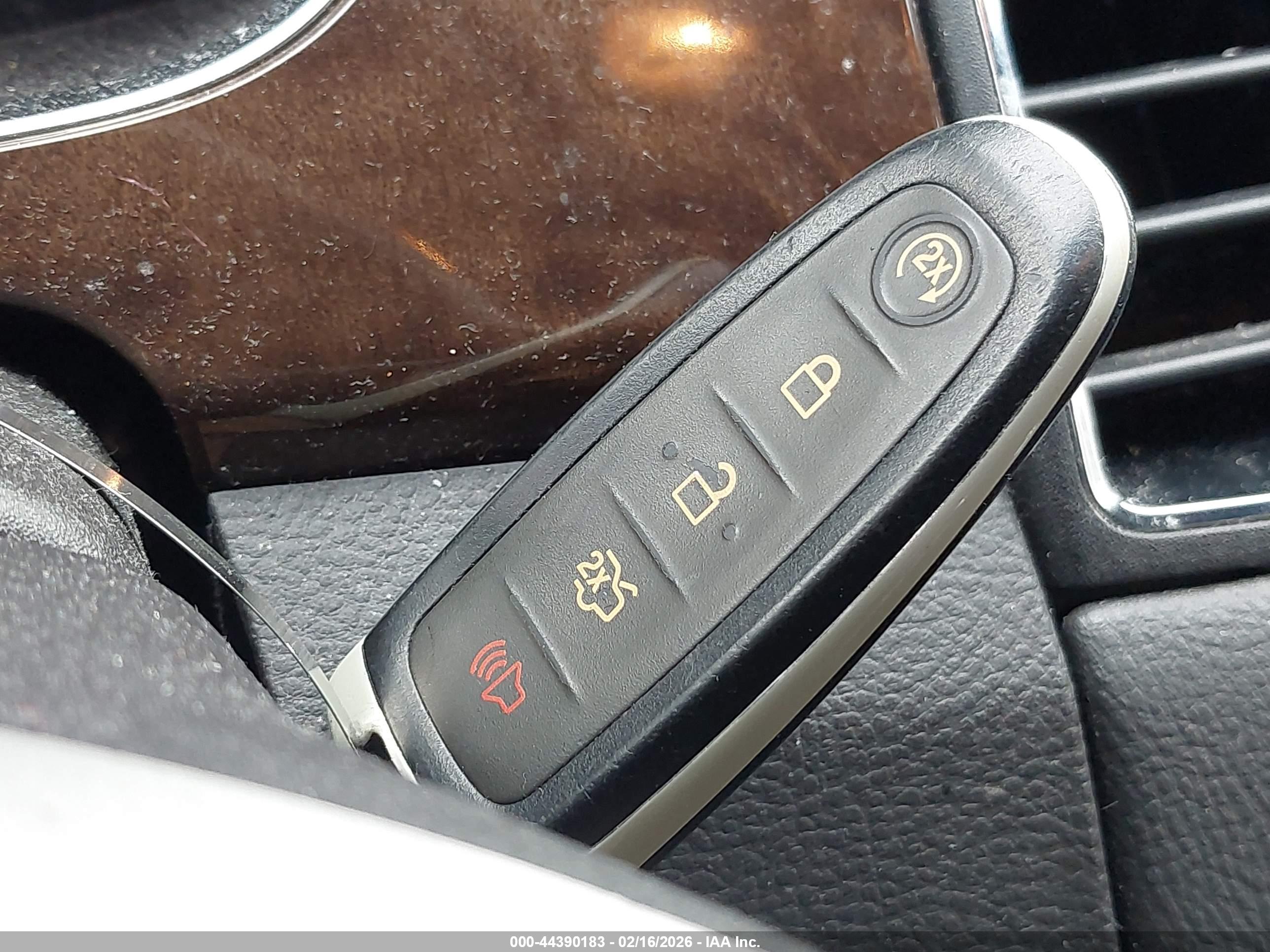 FORD TAURUS image 11