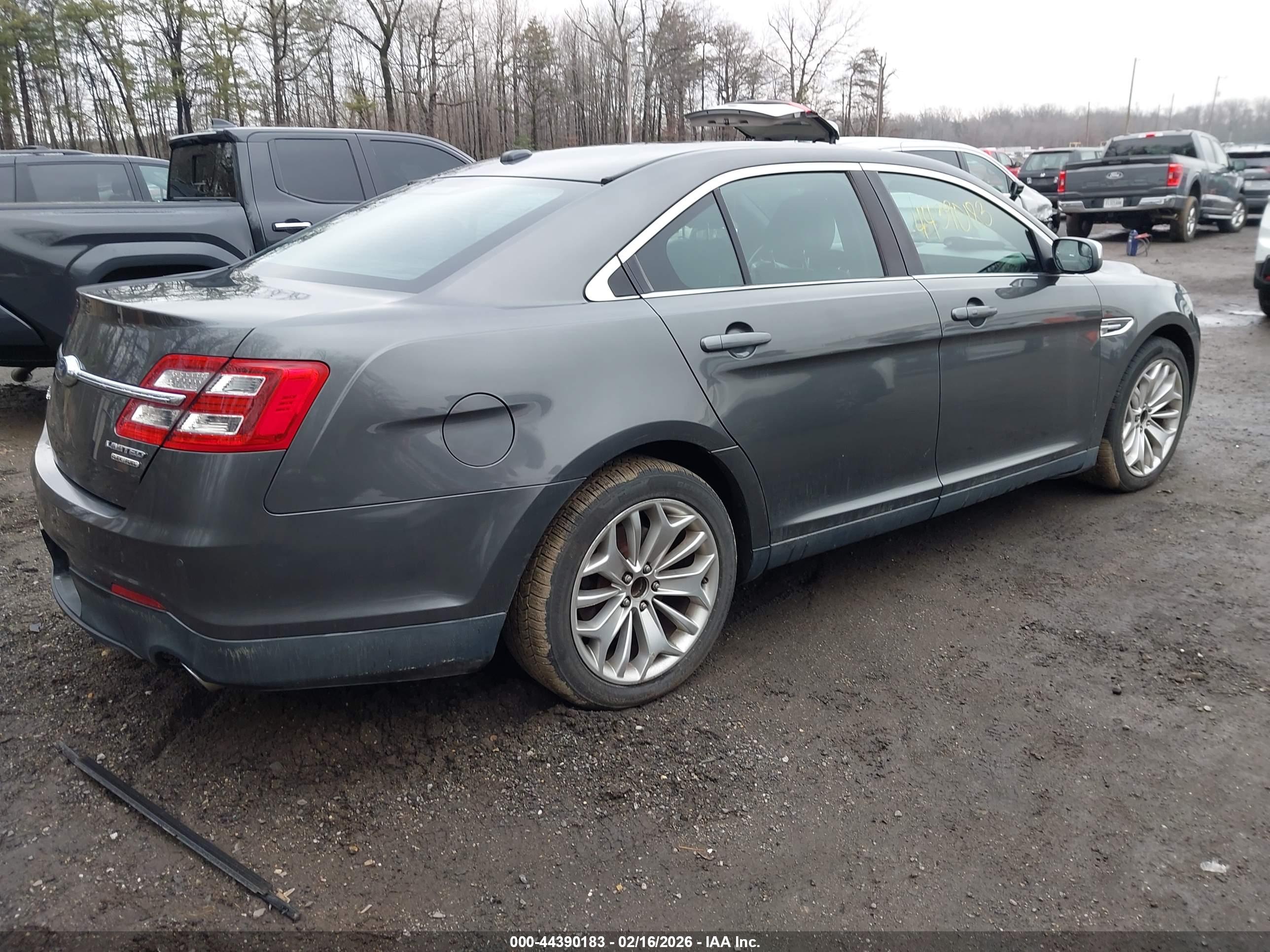 FORD TAURUS image 4