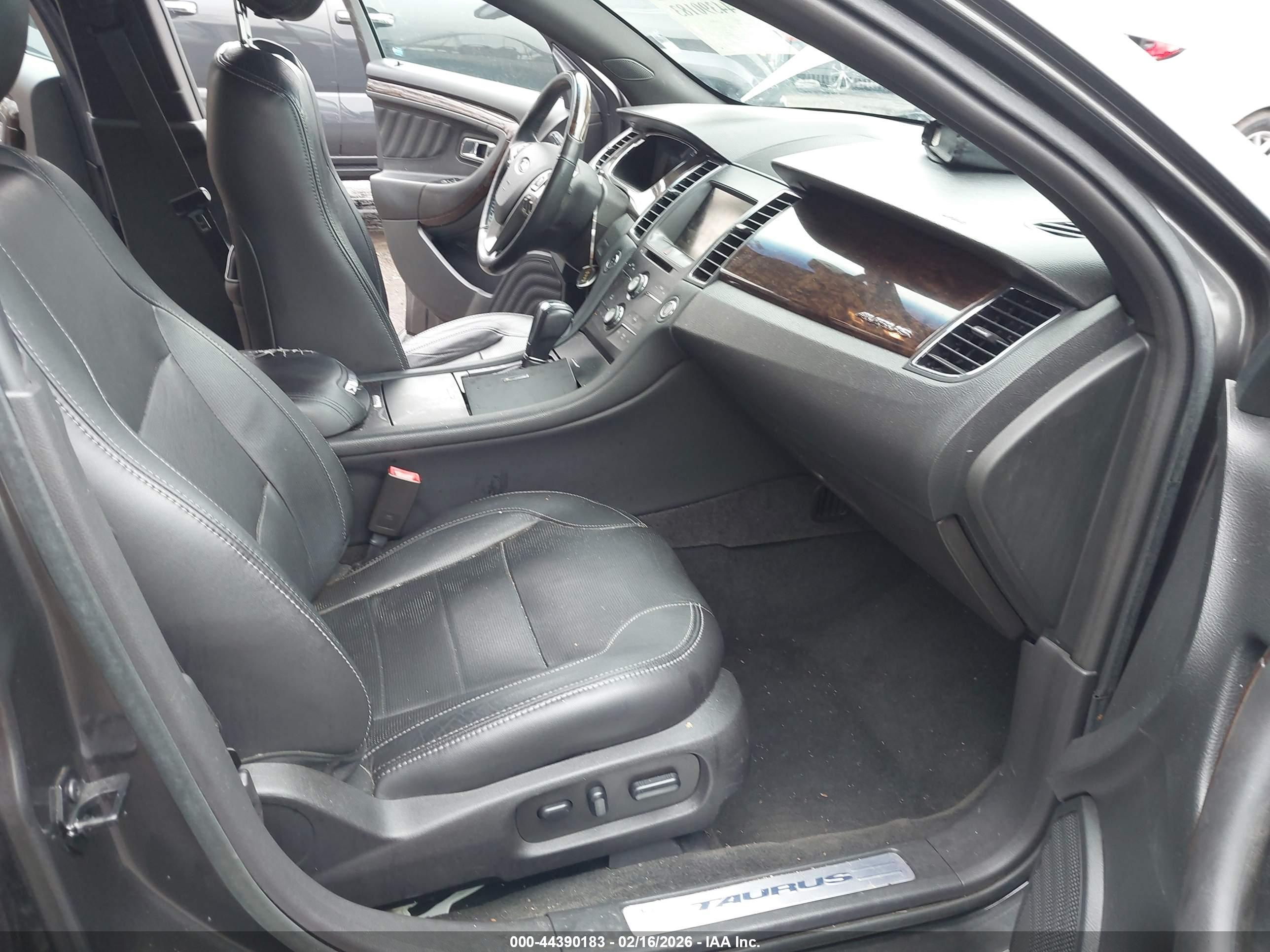 FORD TAURUS image 5