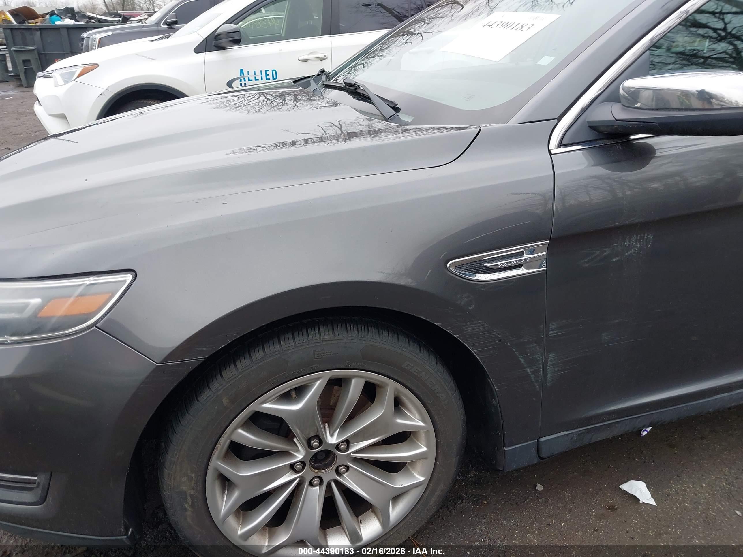 FORD TAURUS image 6