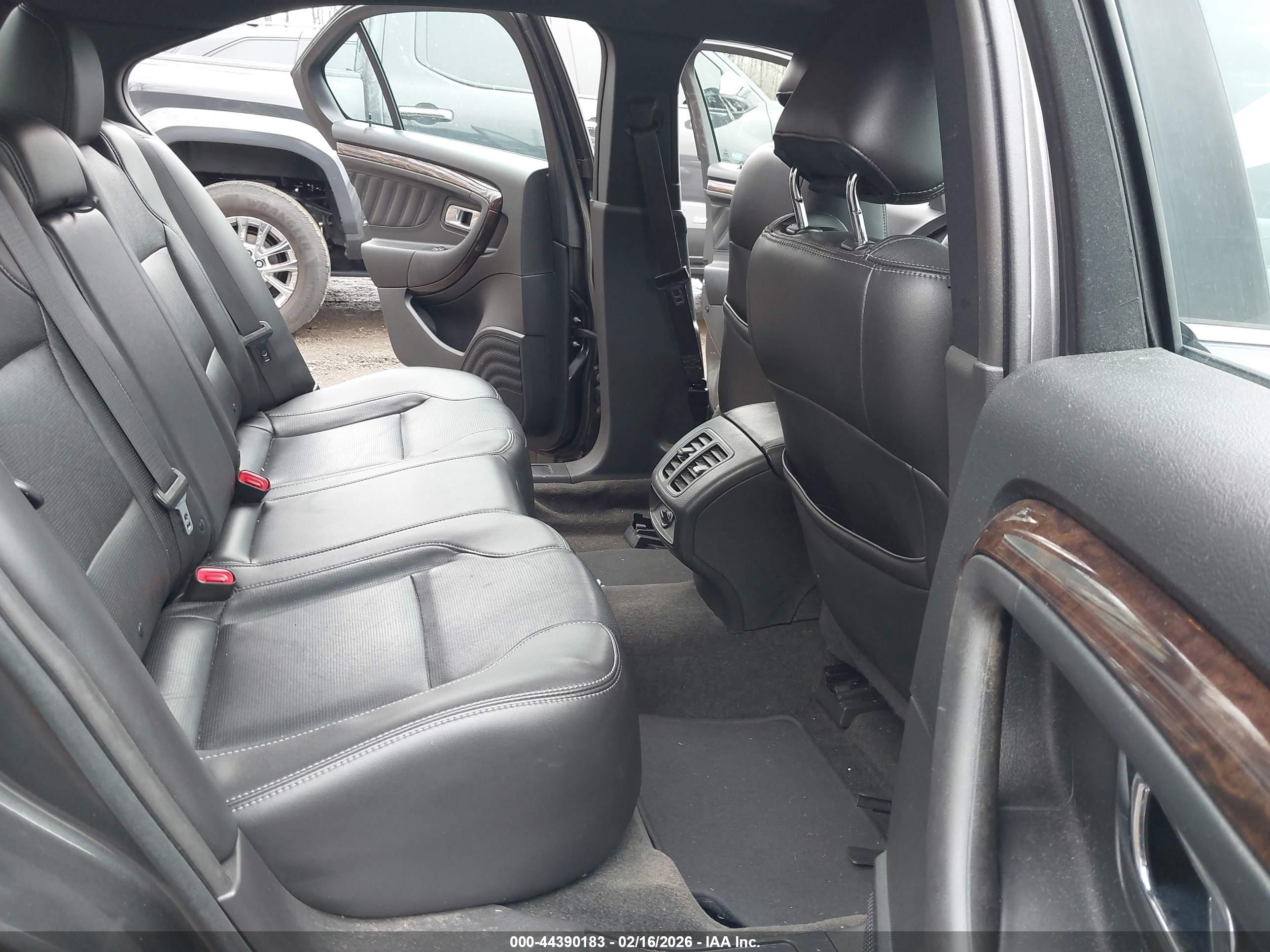 FORD TAURUS image 8