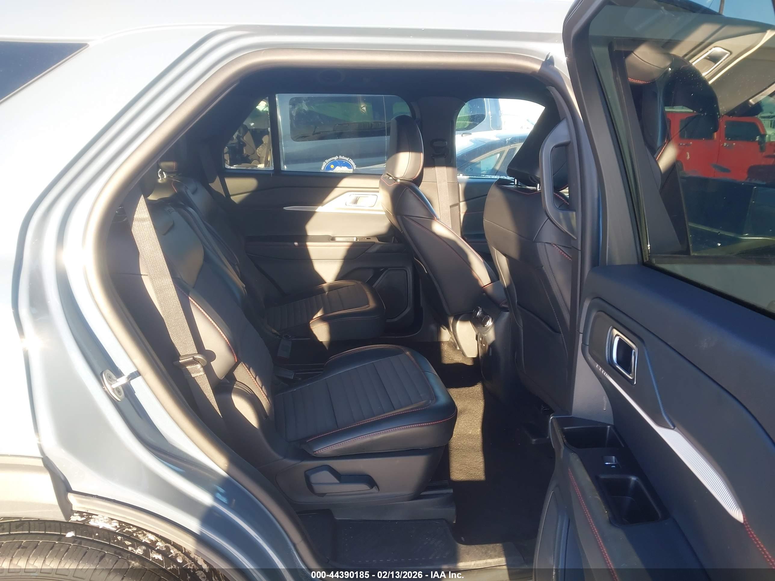 FORD EXPLORER image 8