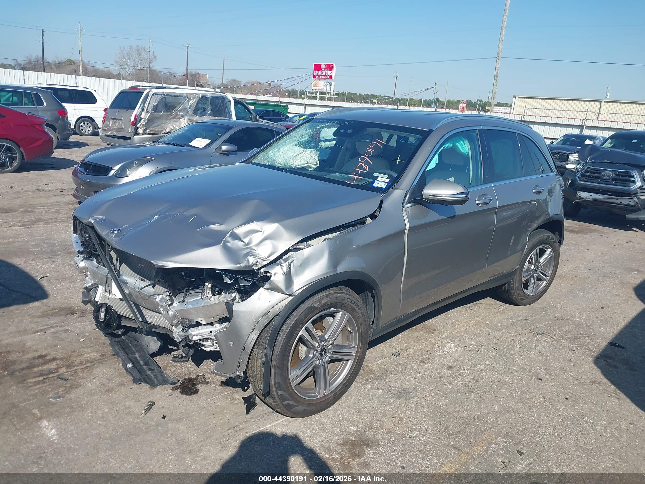 MERCEDES-BENZ GLC image 2