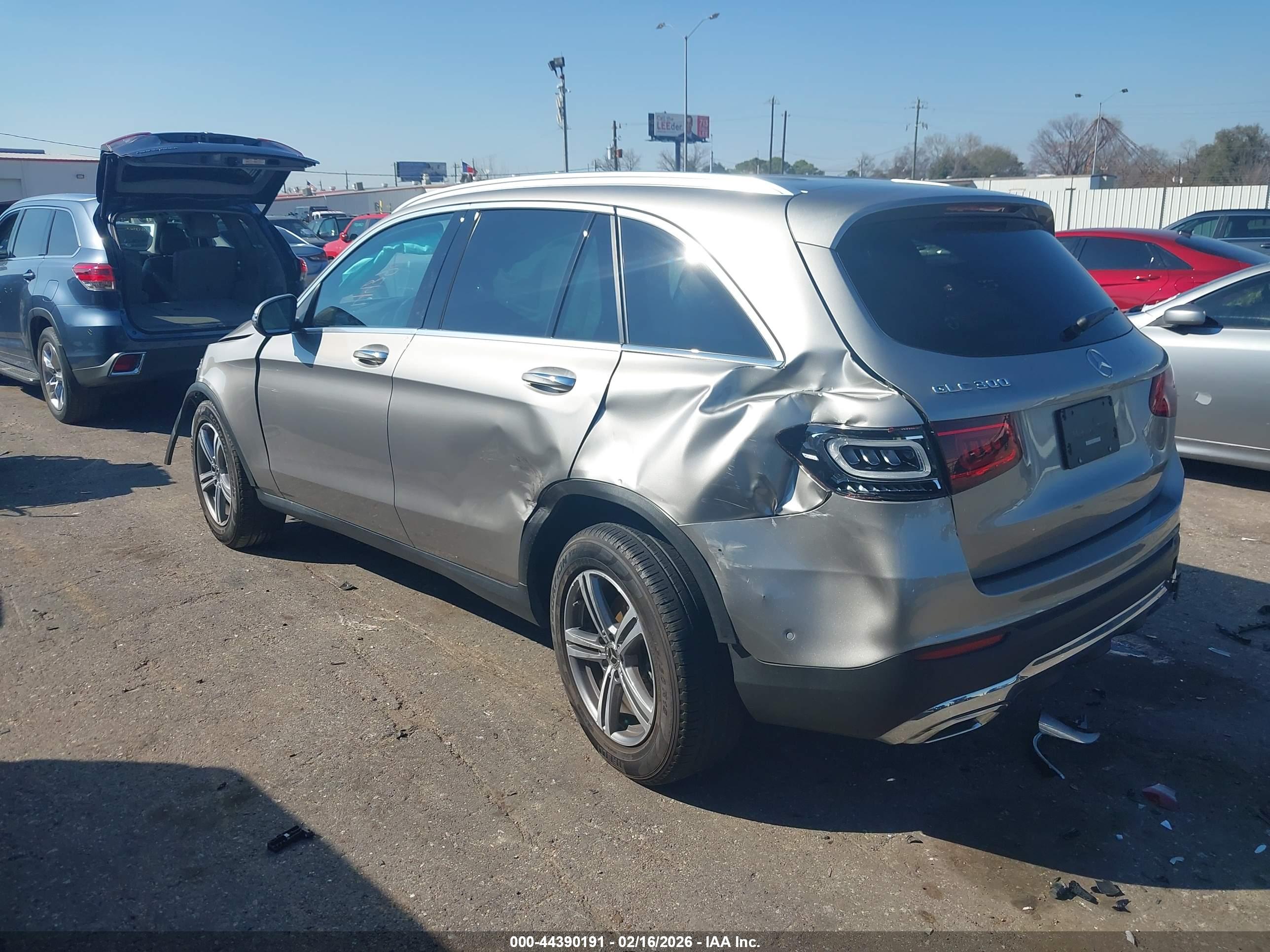 MERCEDES-BENZ GLC image 3