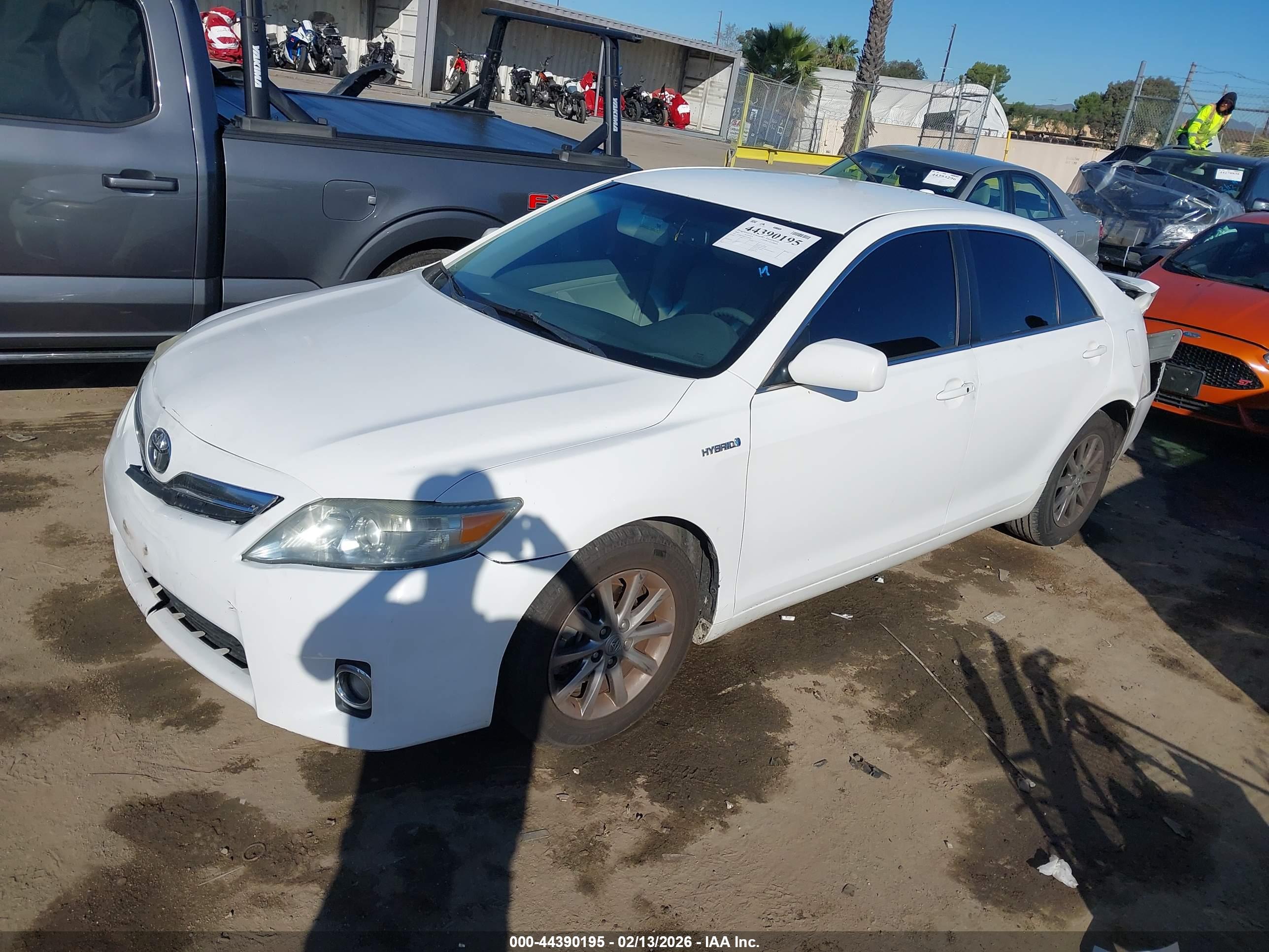 TOYOTA CAMRY image 2