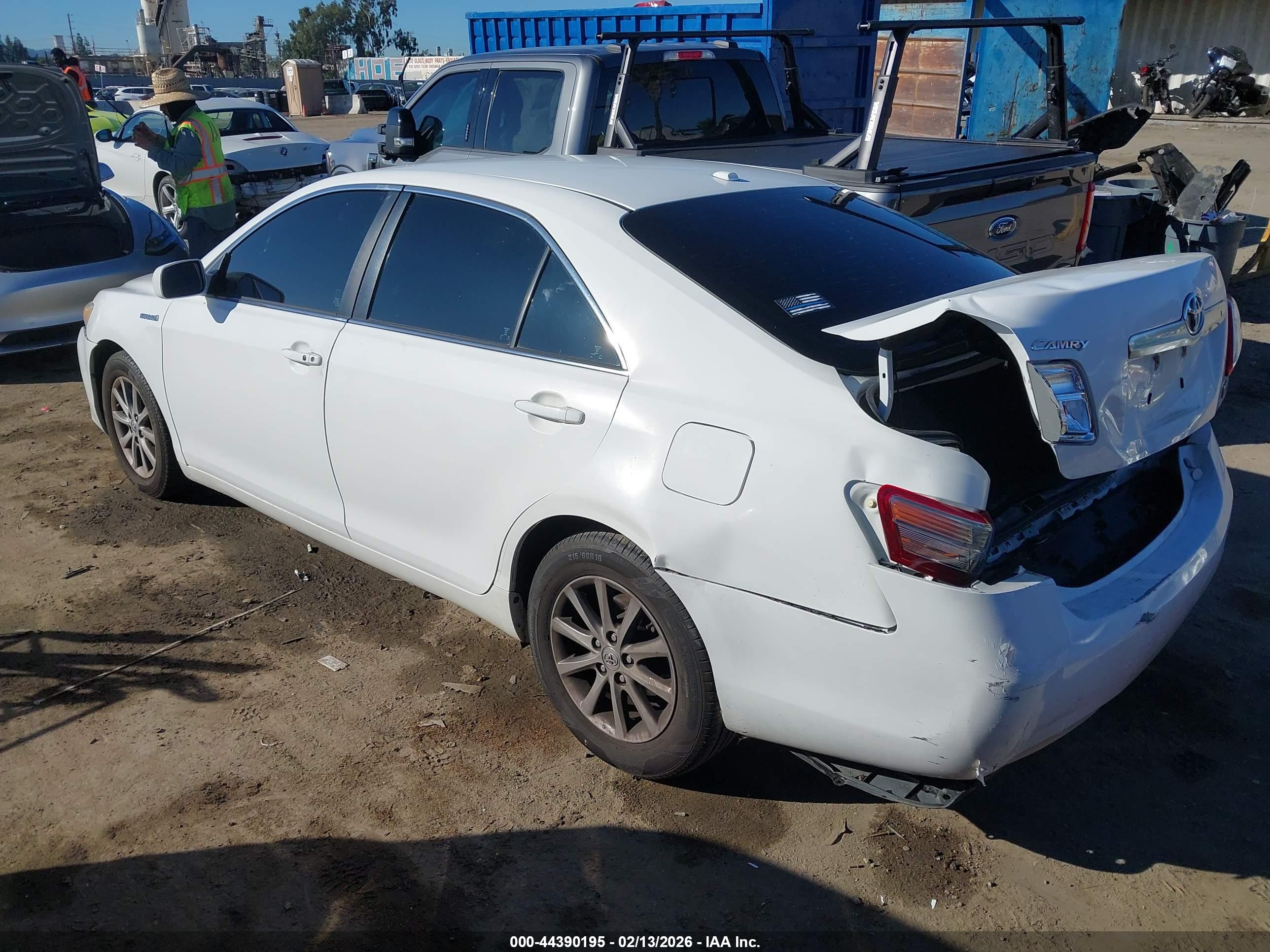 TOYOTA CAMRY image 3