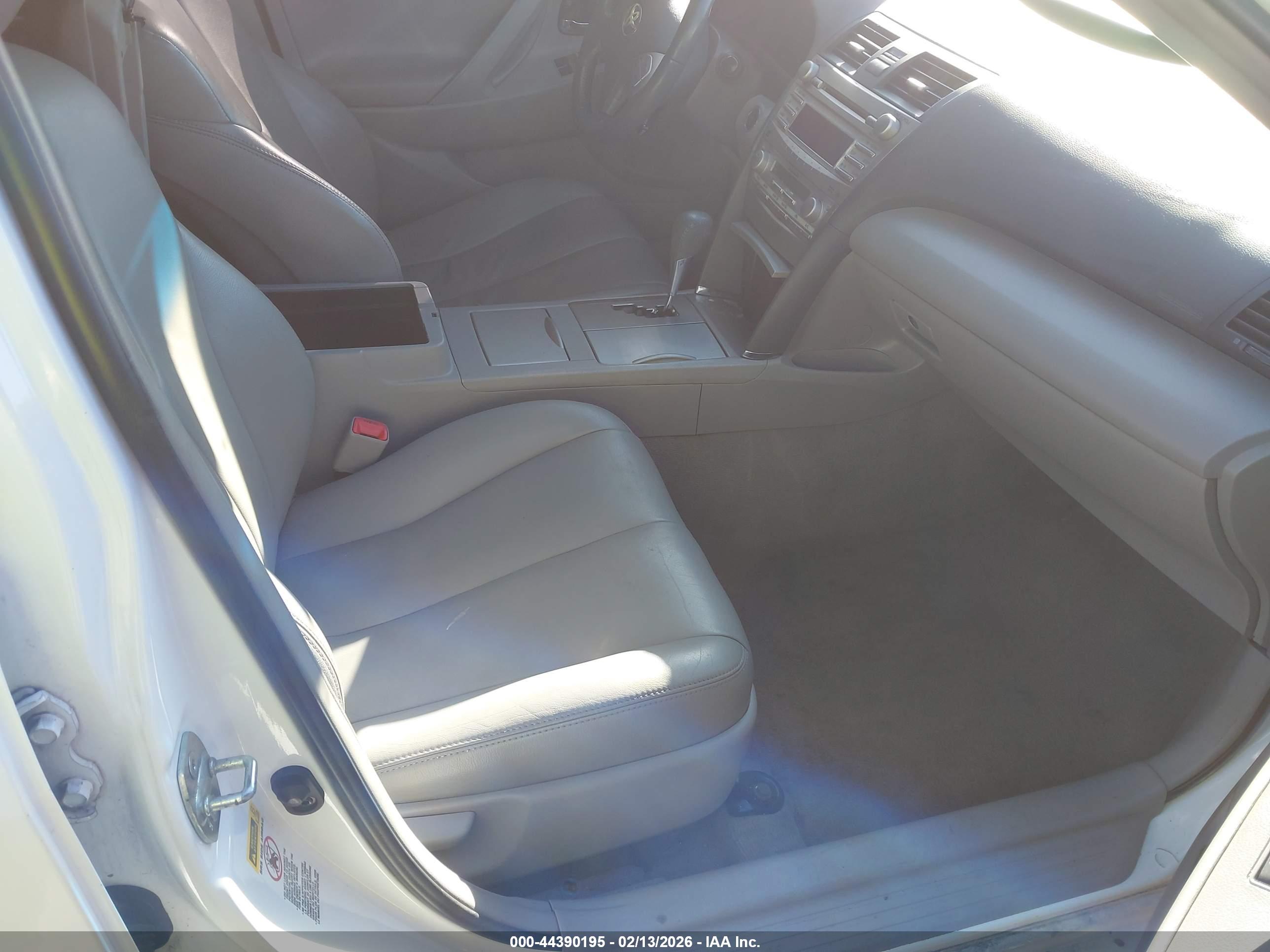 TOYOTA CAMRY image 5