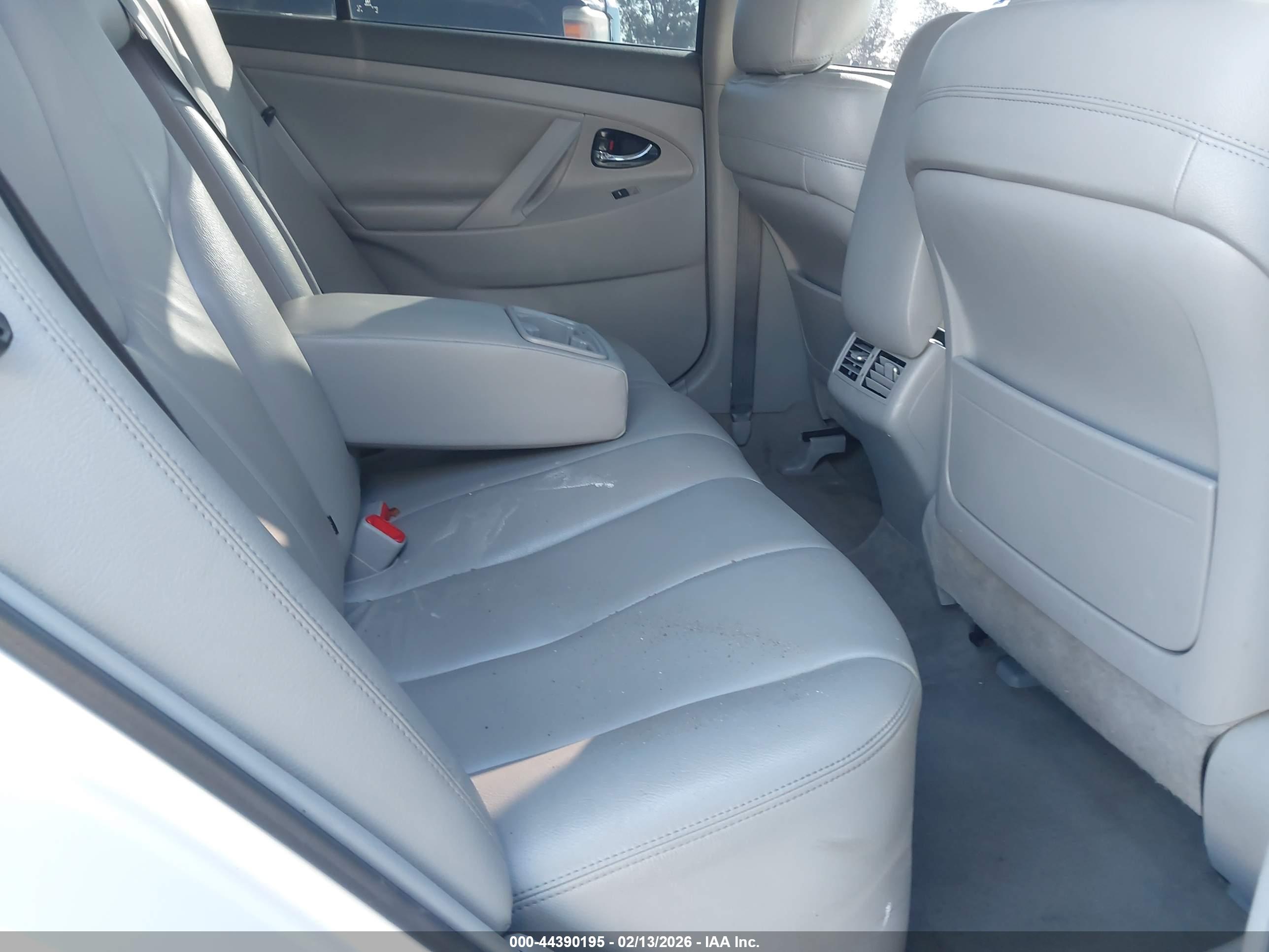 TOYOTA CAMRY image 8