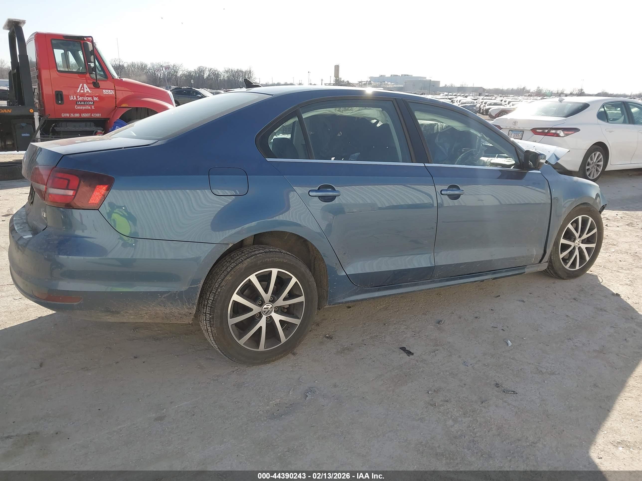 VOLKSWAGEN JETTA image 4