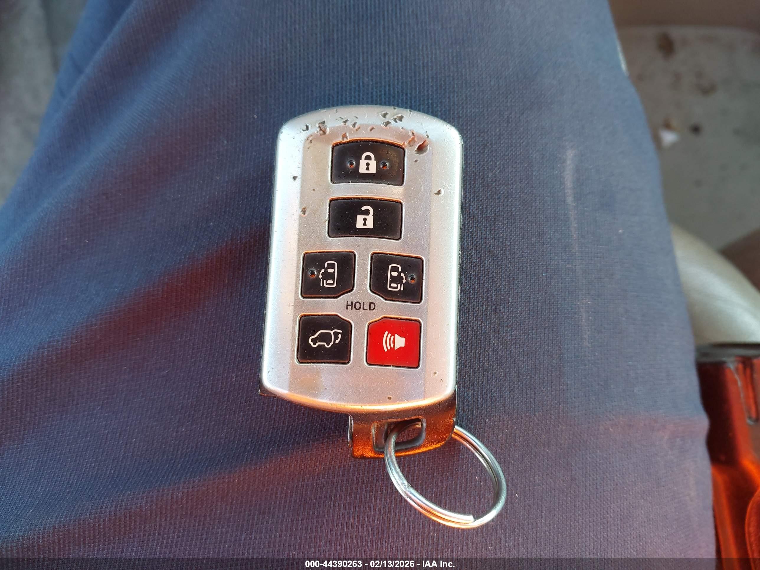 TOYOTA SIENNA image 11