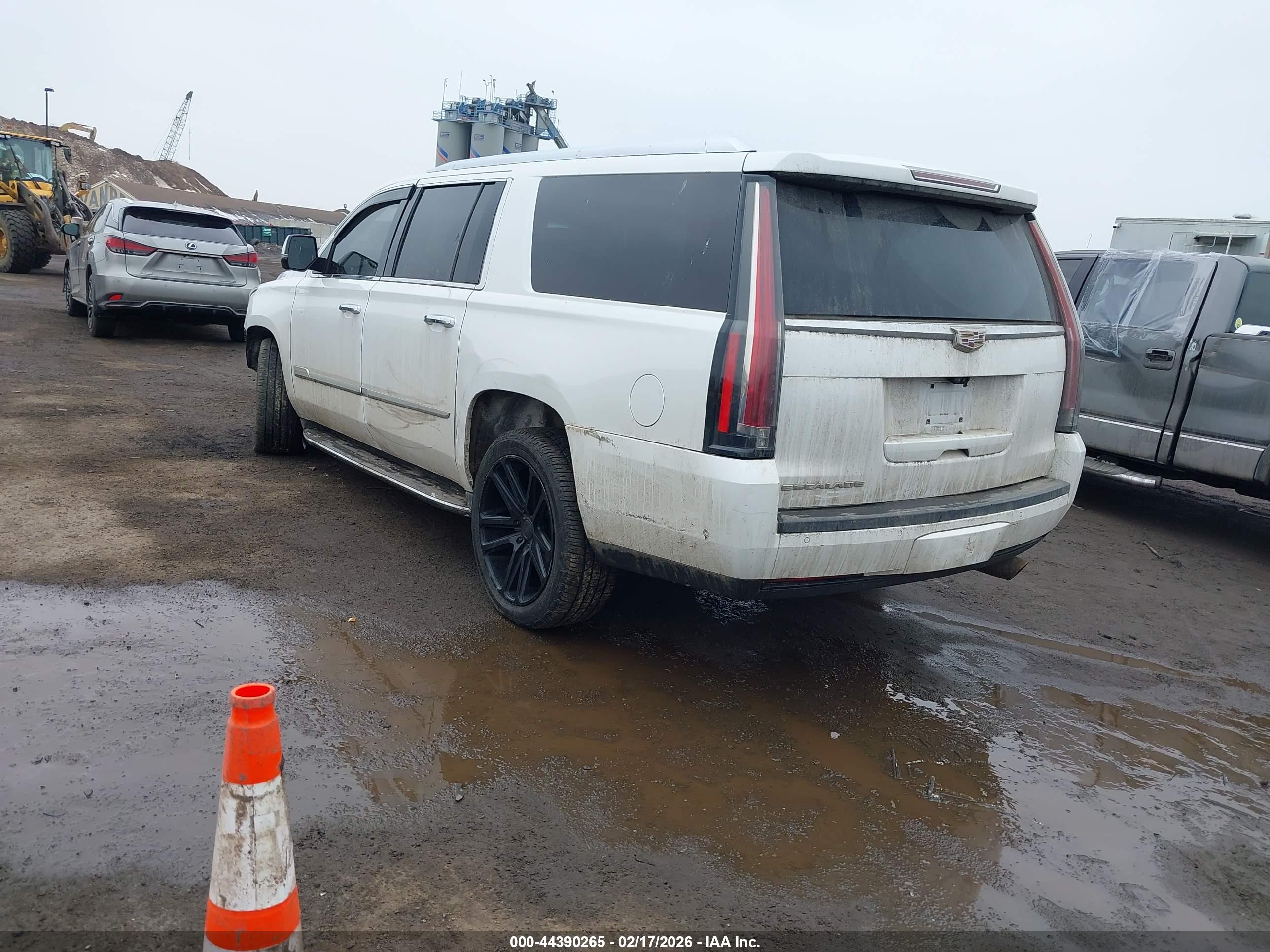 CADILLAC ESCALADE image 3