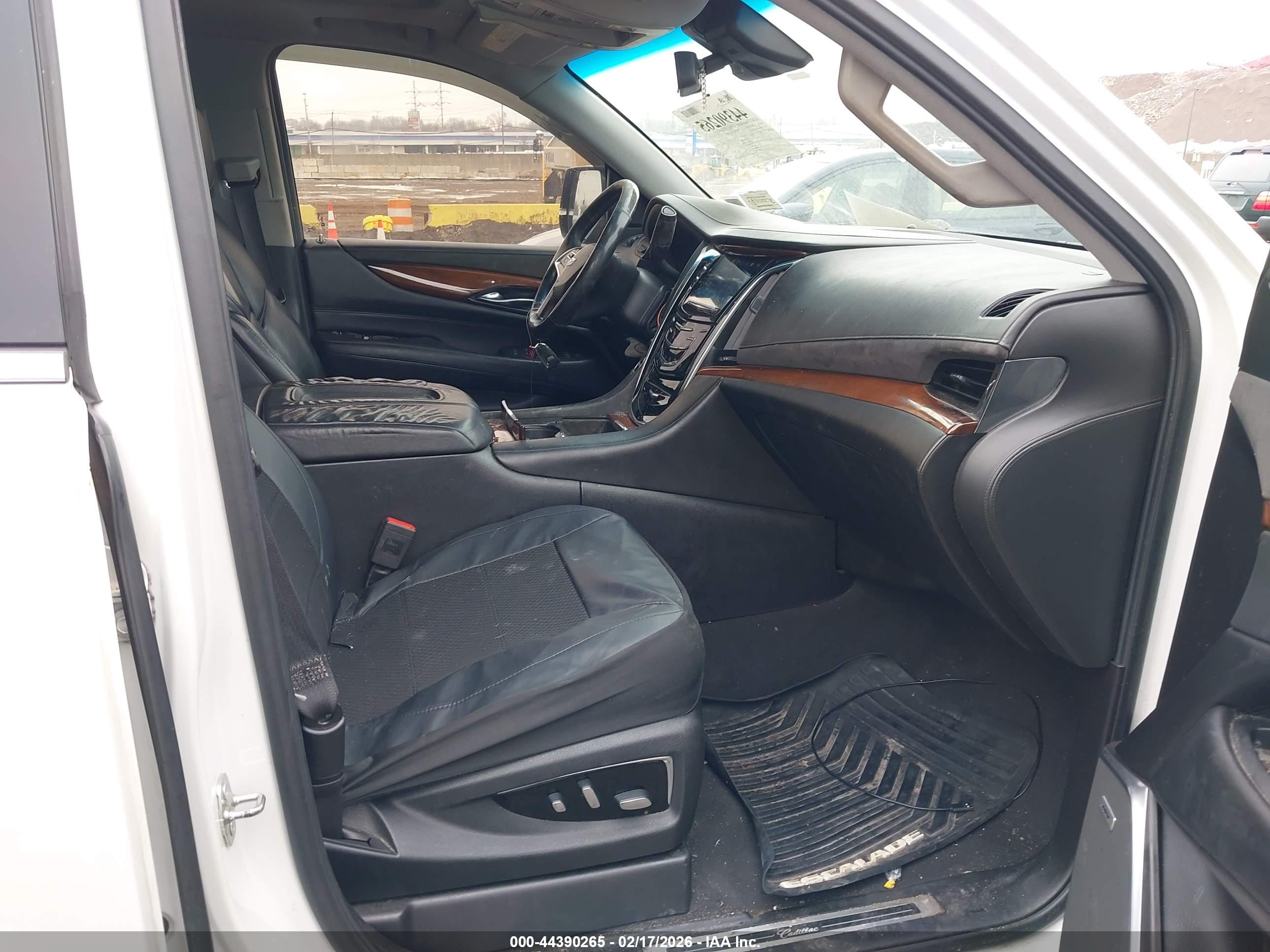 CADILLAC ESCALADE image 5