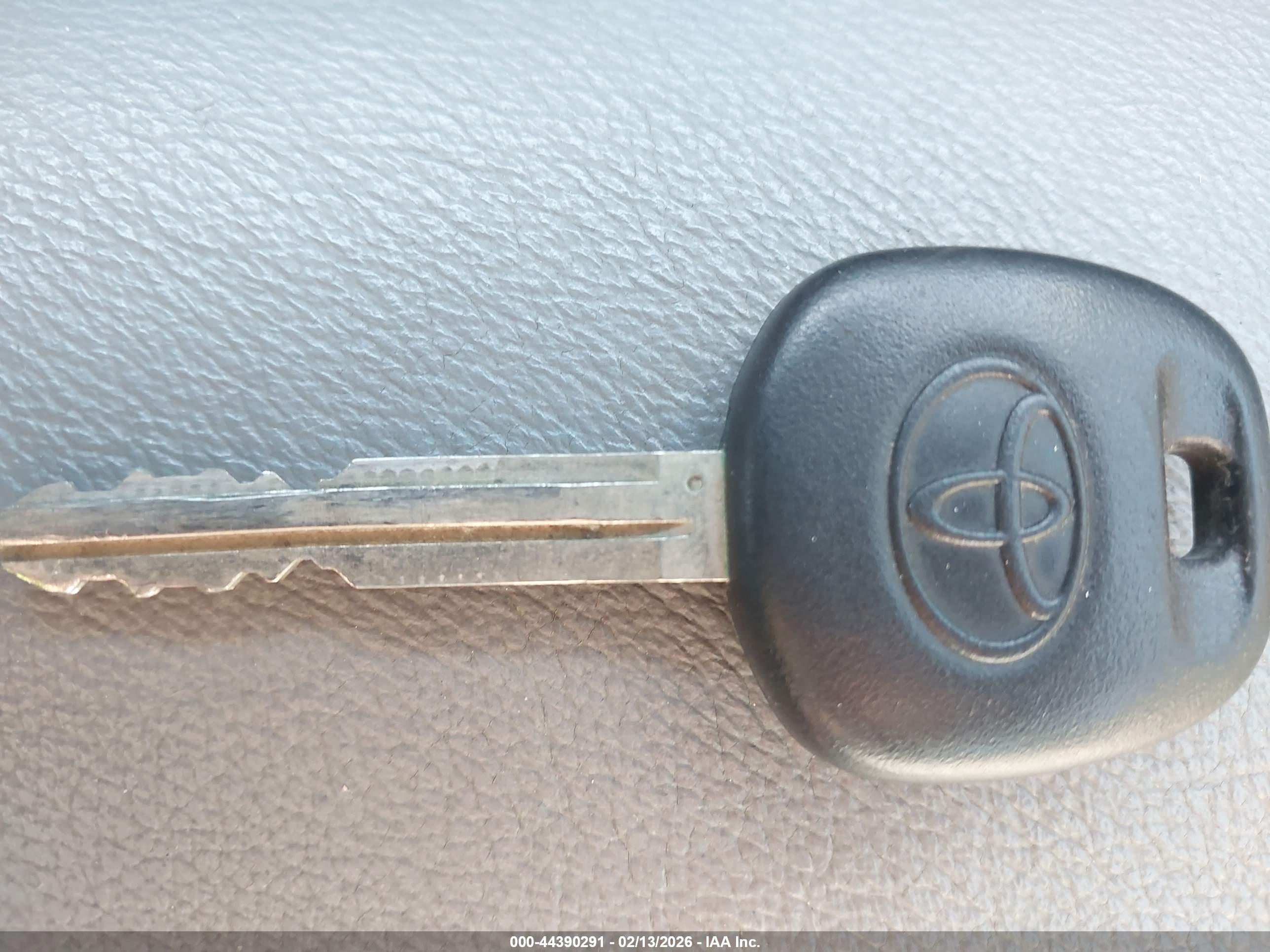 TOYOTA CAMRY image 11