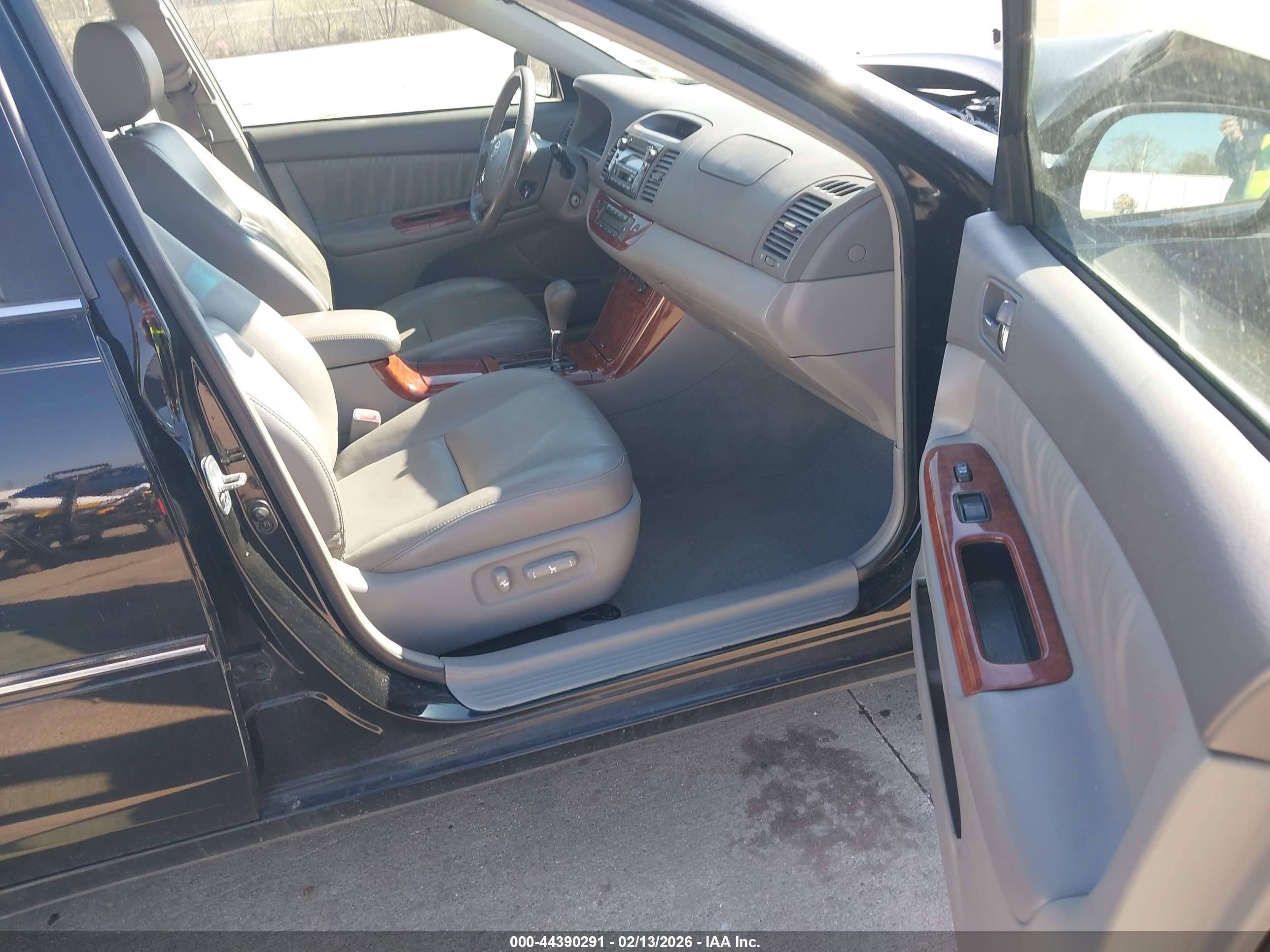 TOYOTA CAMRY image 5