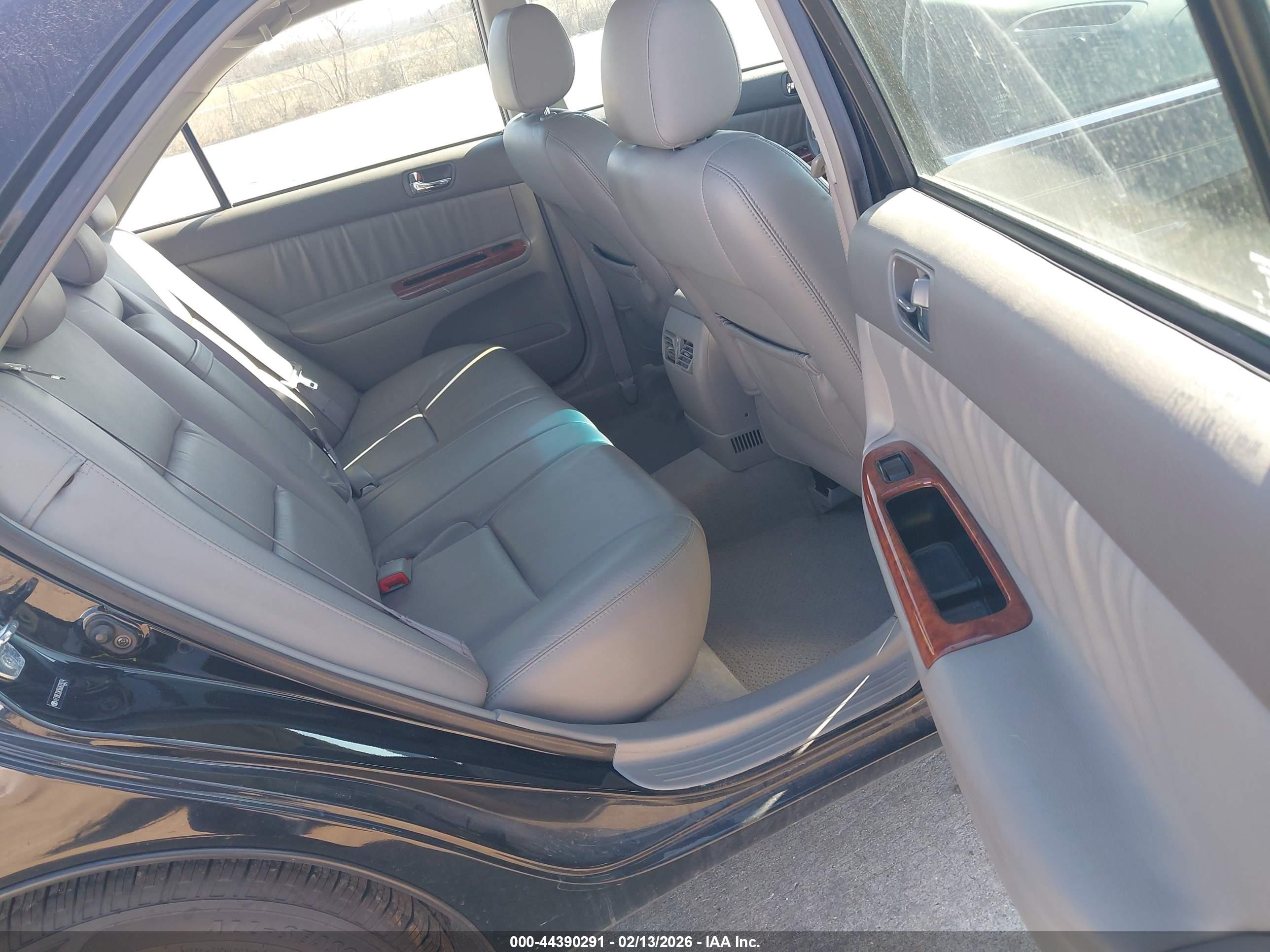 TOYOTA CAMRY image 8