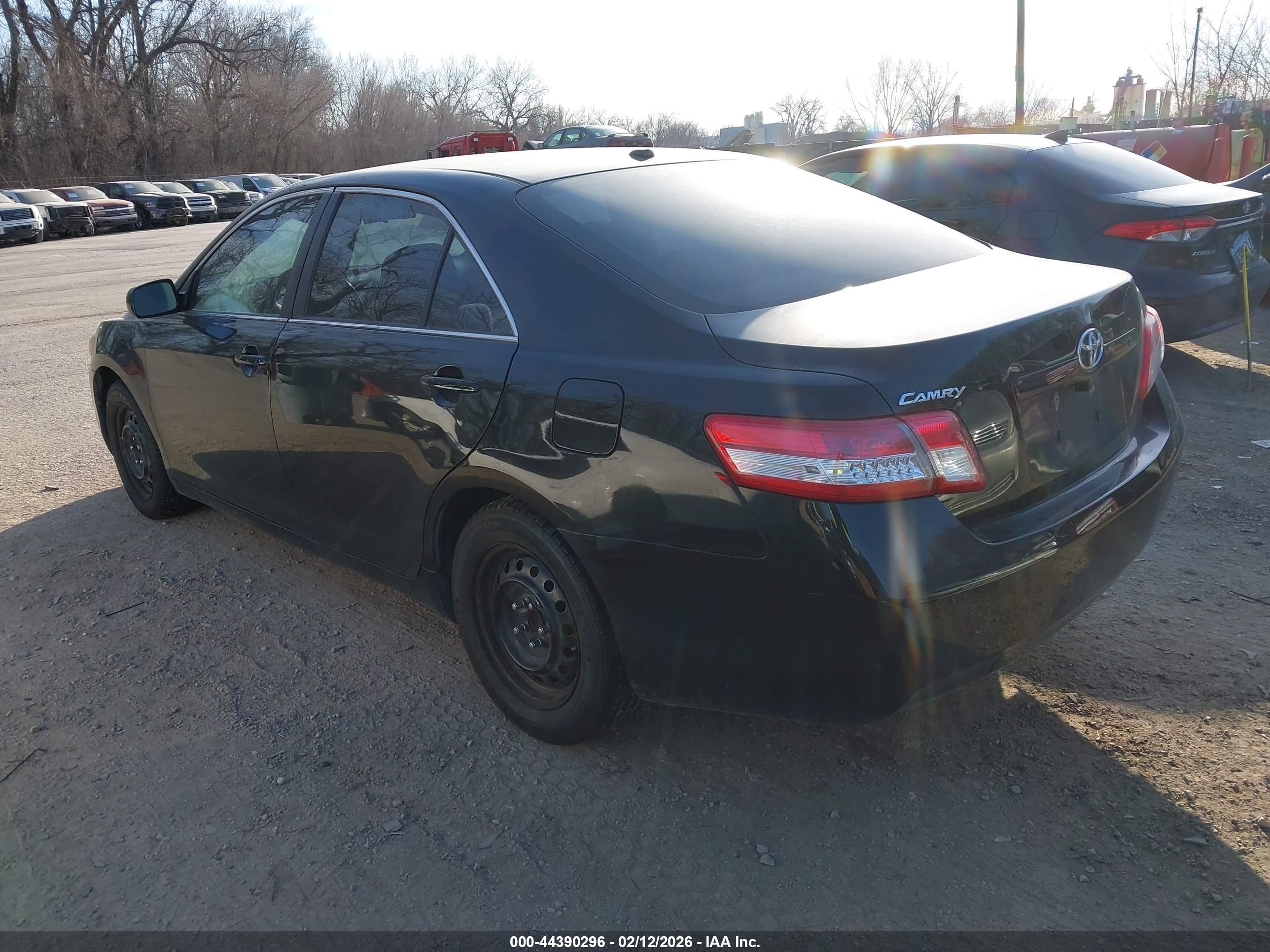 TOYOTA CAMRY image 3