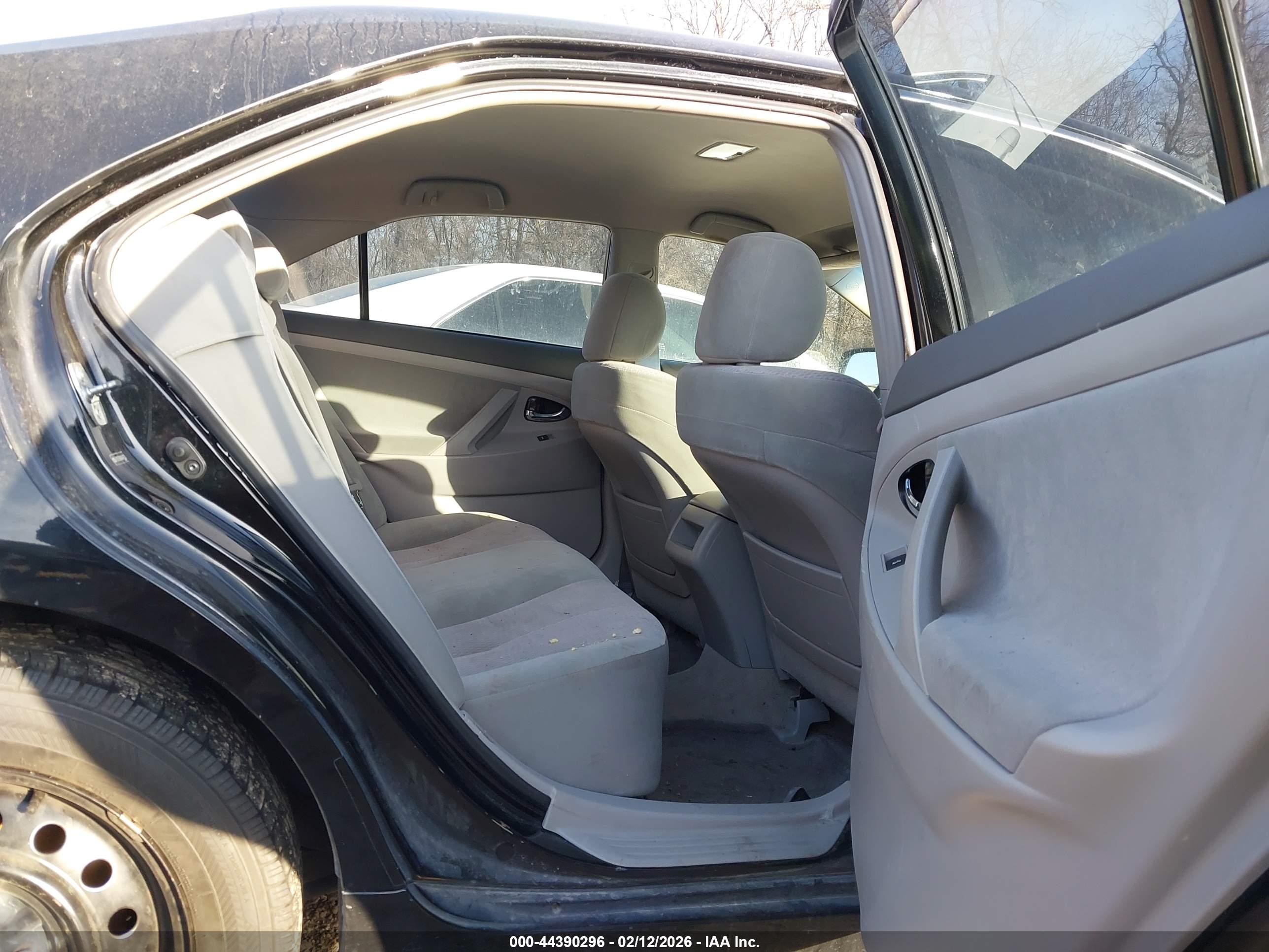 TOYOTA CAMRY image 8