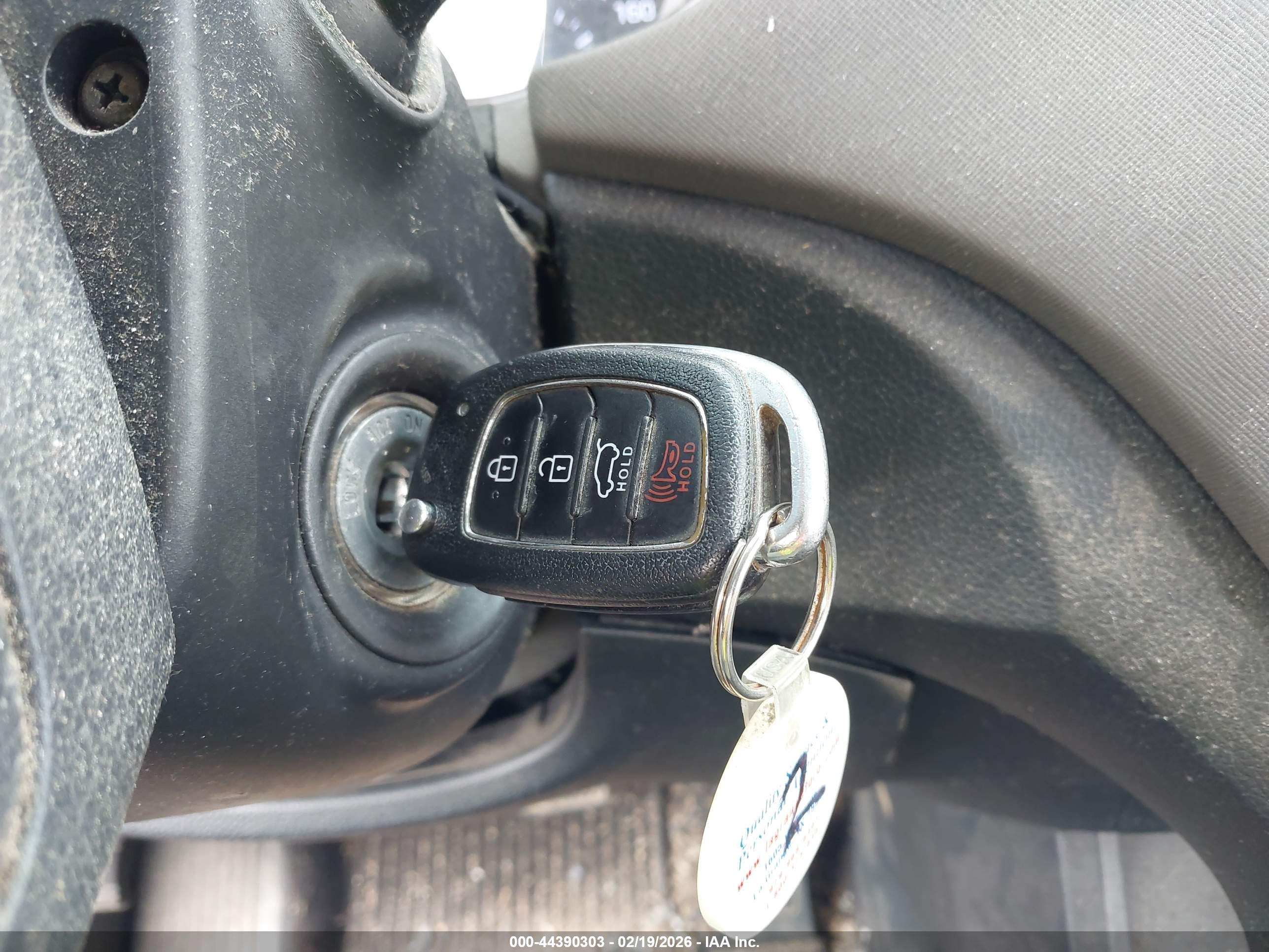 HYUNDAI SANTA image 11