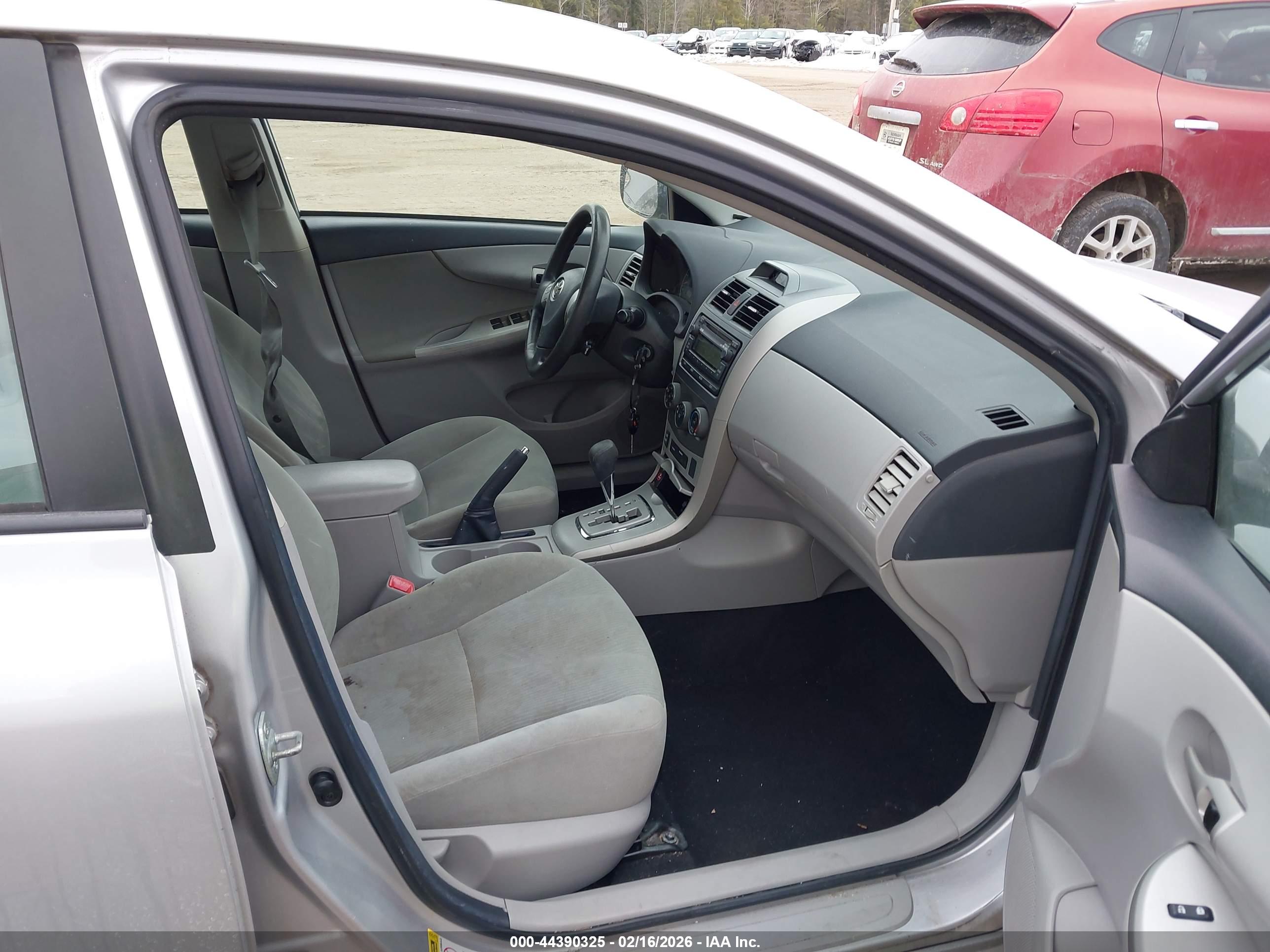 TOYOTA COROLLA image 5