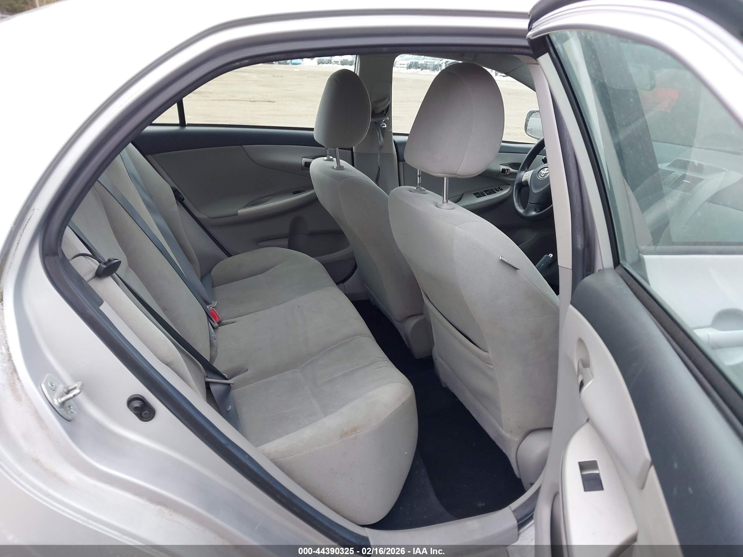 TOYOTA COROLLA image 8